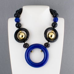 Collier ras-du-cou géométrique en résine « Black » et « Lapis Blue » d'Angela Caputi