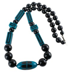 Collana in stile architettonico modernista di Lanvin Paris in galalite blu e lucite nera