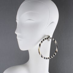 Pendientes de aro llamativos de Balenciaga París, de resina con efecto cuerno