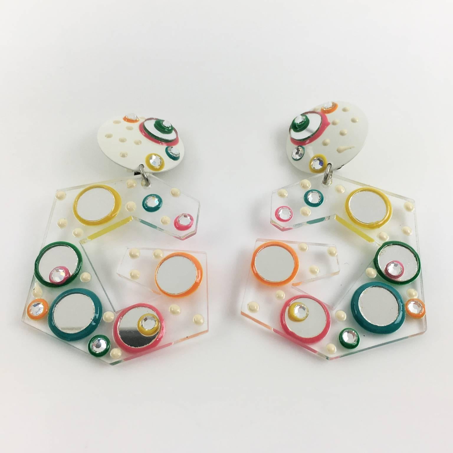 Italian Memphis Studio Style Oversized Colorful Loop Lucite Clip-On Earrings In Excellent Condition In Atlanta, GA