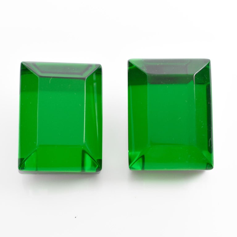 Harriet Bauknight For Kaso Oversized Emerald Green Lucite Clip On Harriet Bauknight For Kaso Oversized Emerald Green Lucite Clip On Earrings In Excellent Condition