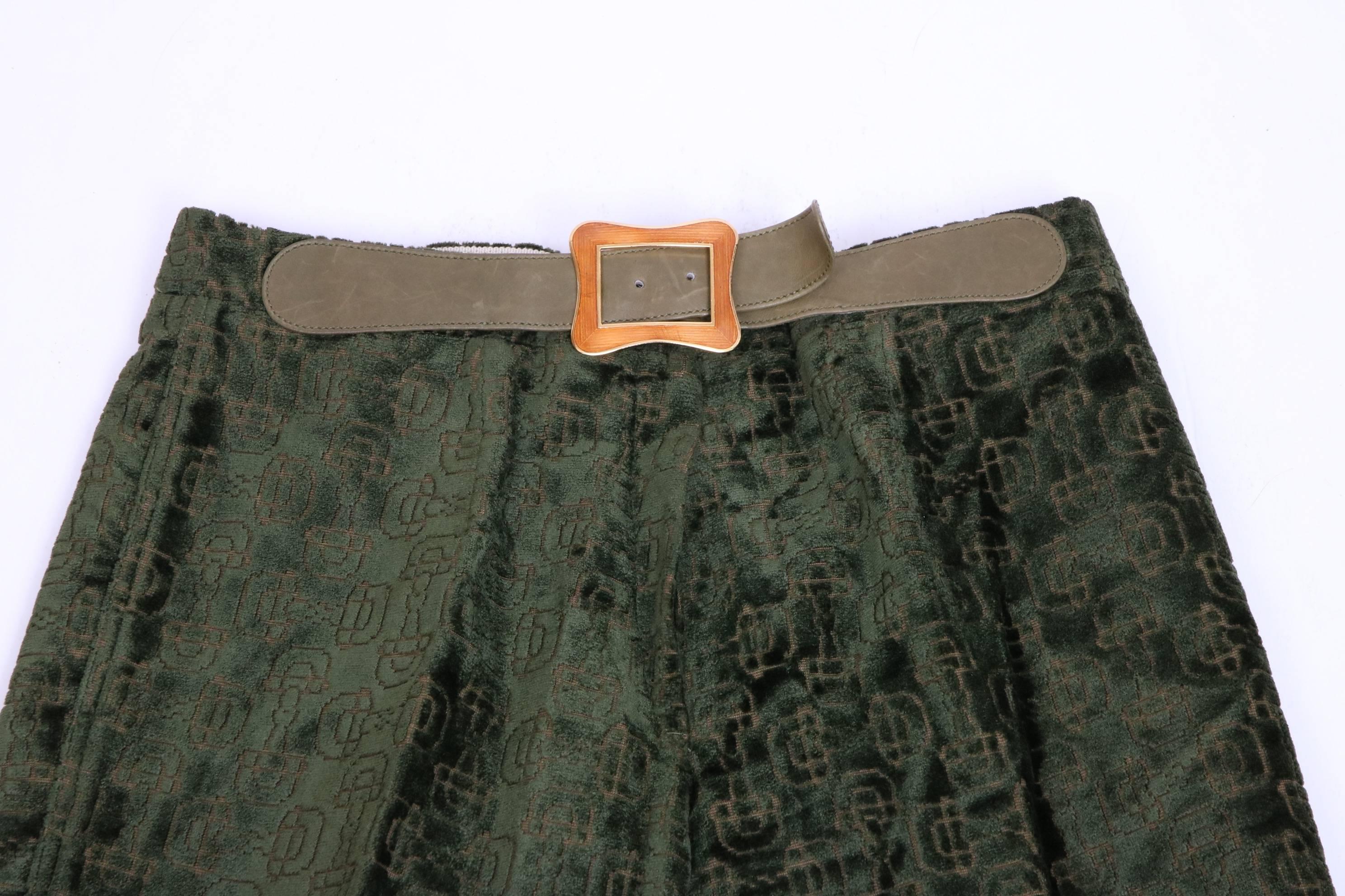 1970's Gucci Deep Emerald Green Cut Velvet Horse Bit Print Jacket & Pant Suit In Excellent Condition In Studio City, CA