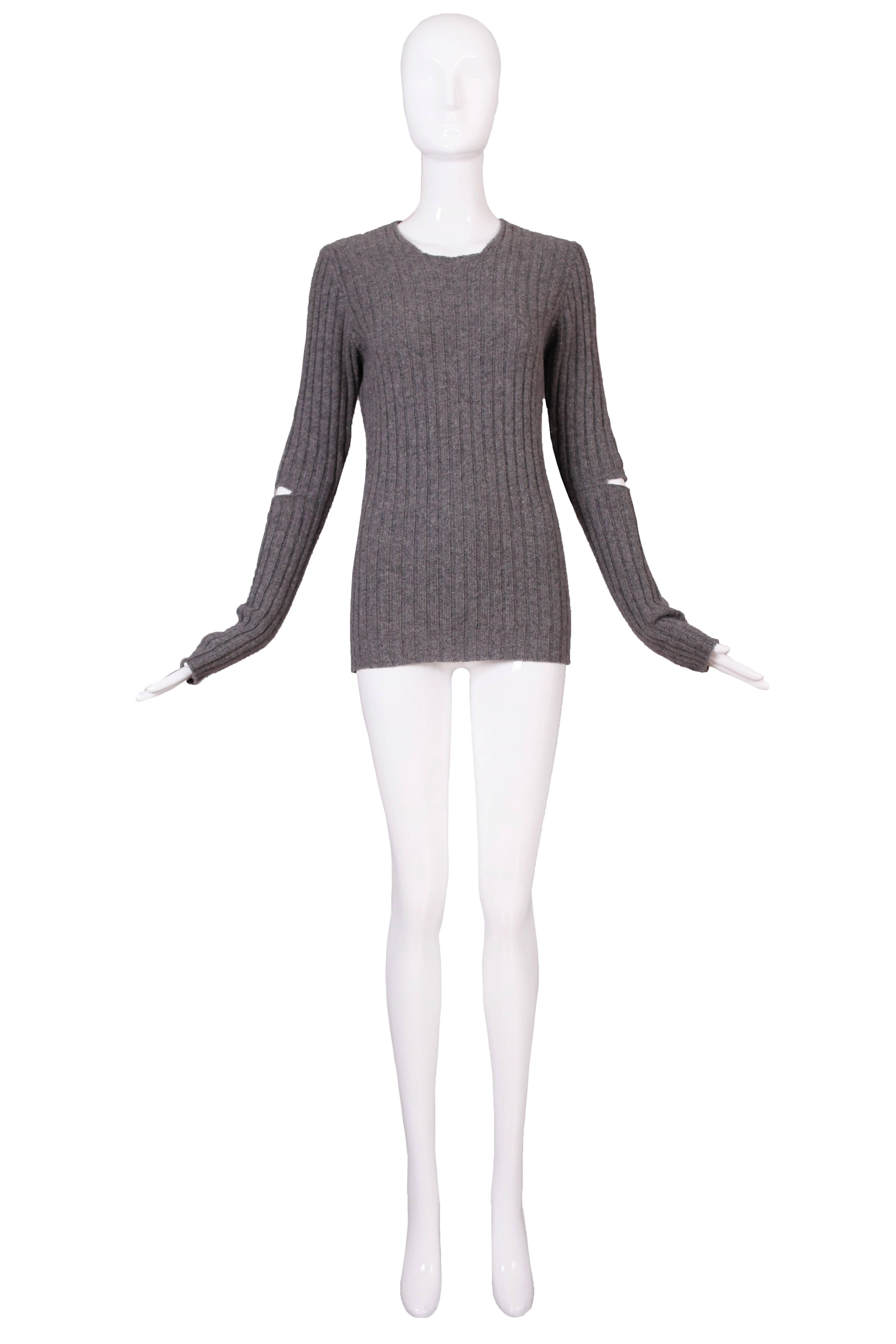 1990's Helmut Lang heather gray ribbed long sleeved sweater jumper top with cutout elbows. In excellent condition. Size tag M. See measurements.
MEASUREMENTS:
 Bust - 36