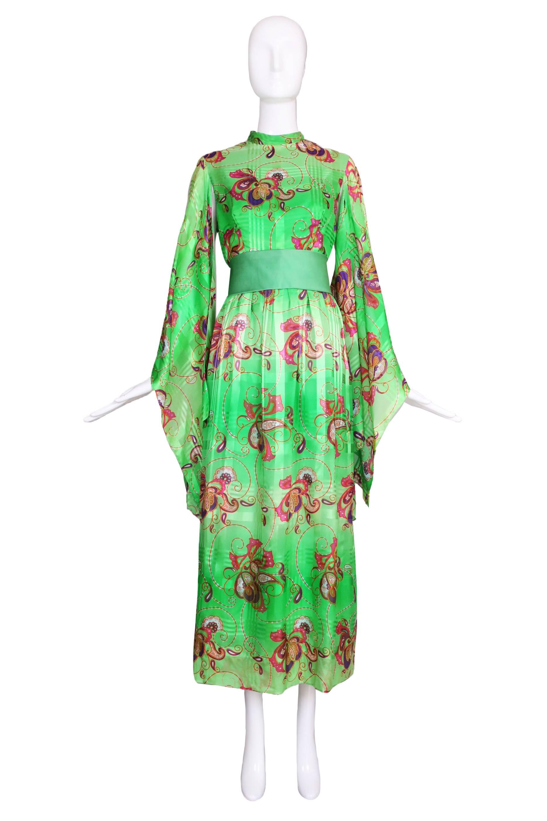 Mollie Parnis green abstract paisley print silk maxi dress with wide satin belt at waist and long angel wing sleeves. In excellent condition - no size tag please see measurements.
MEASUREMENTS:
Bust - 36