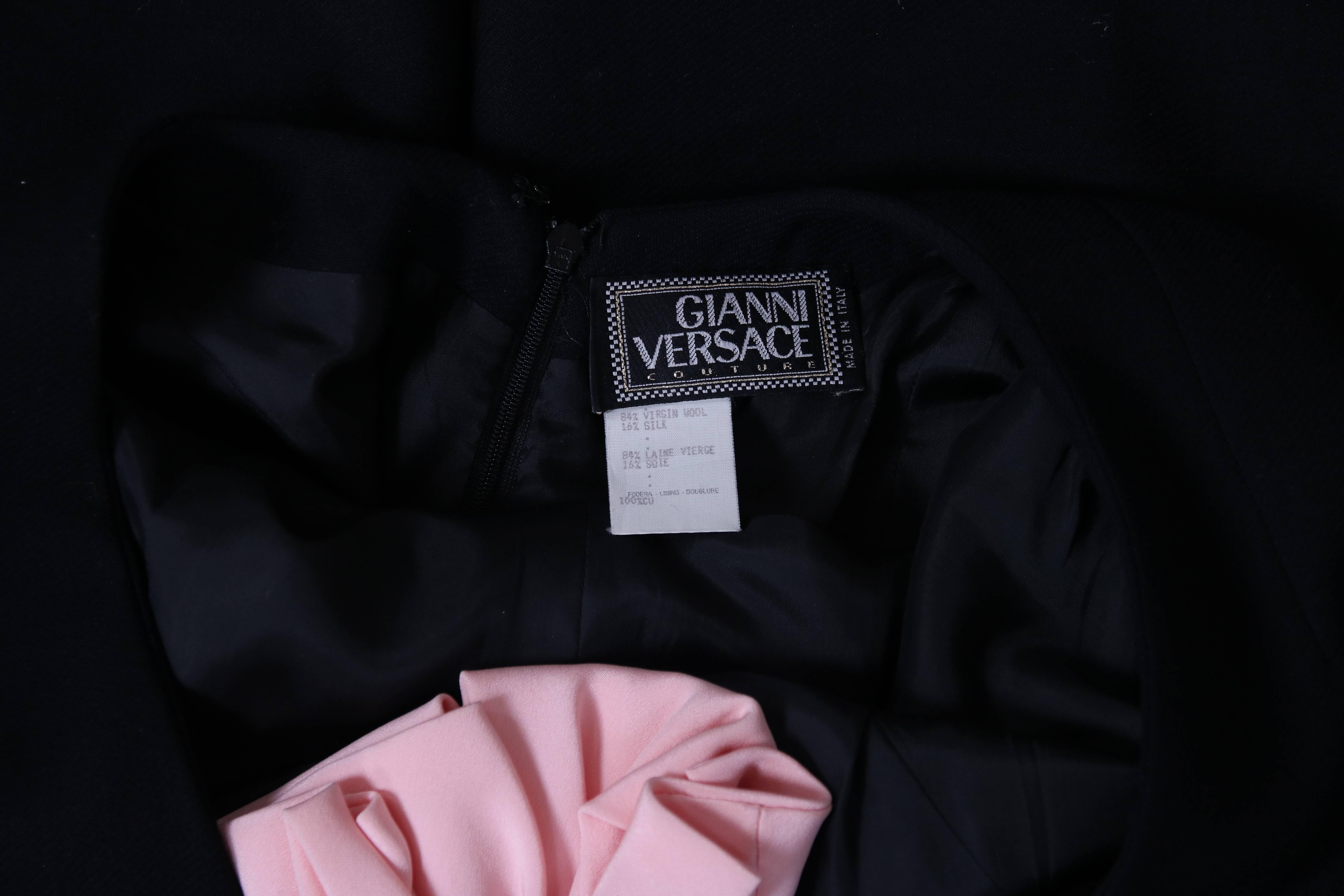 Versace Schwarzer ärmelloser Woll-Overall mit offenem Rücken und Schleifendetail 4
