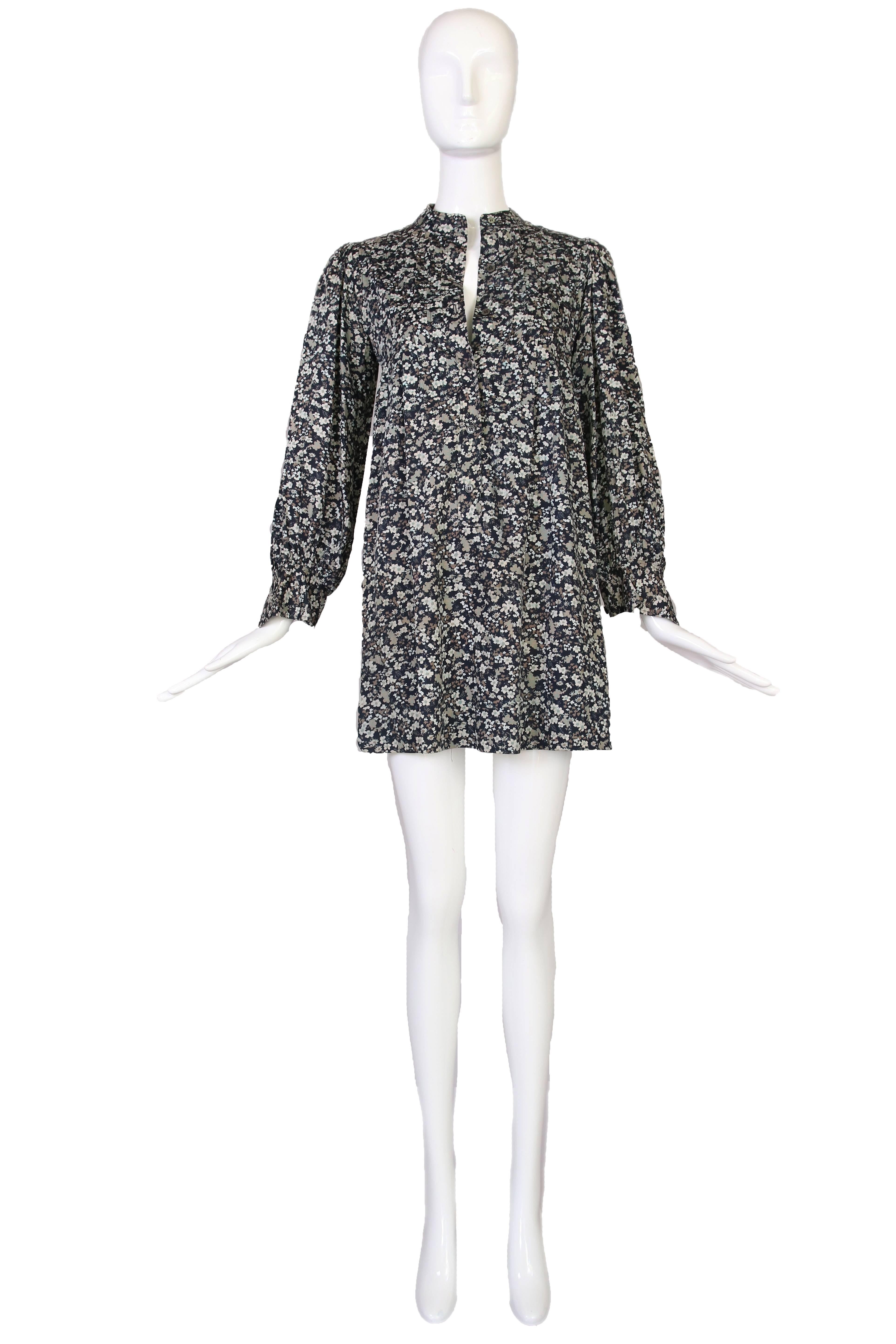 1970's Yves Saint Laurent boho cotton floral tunic top or short dress with smocking at the bodice and stand collar that buttons from mid-bodice to top of the collar. In excellent condition. Size 42.
MEASUREMENTS:
Bust - 34-36