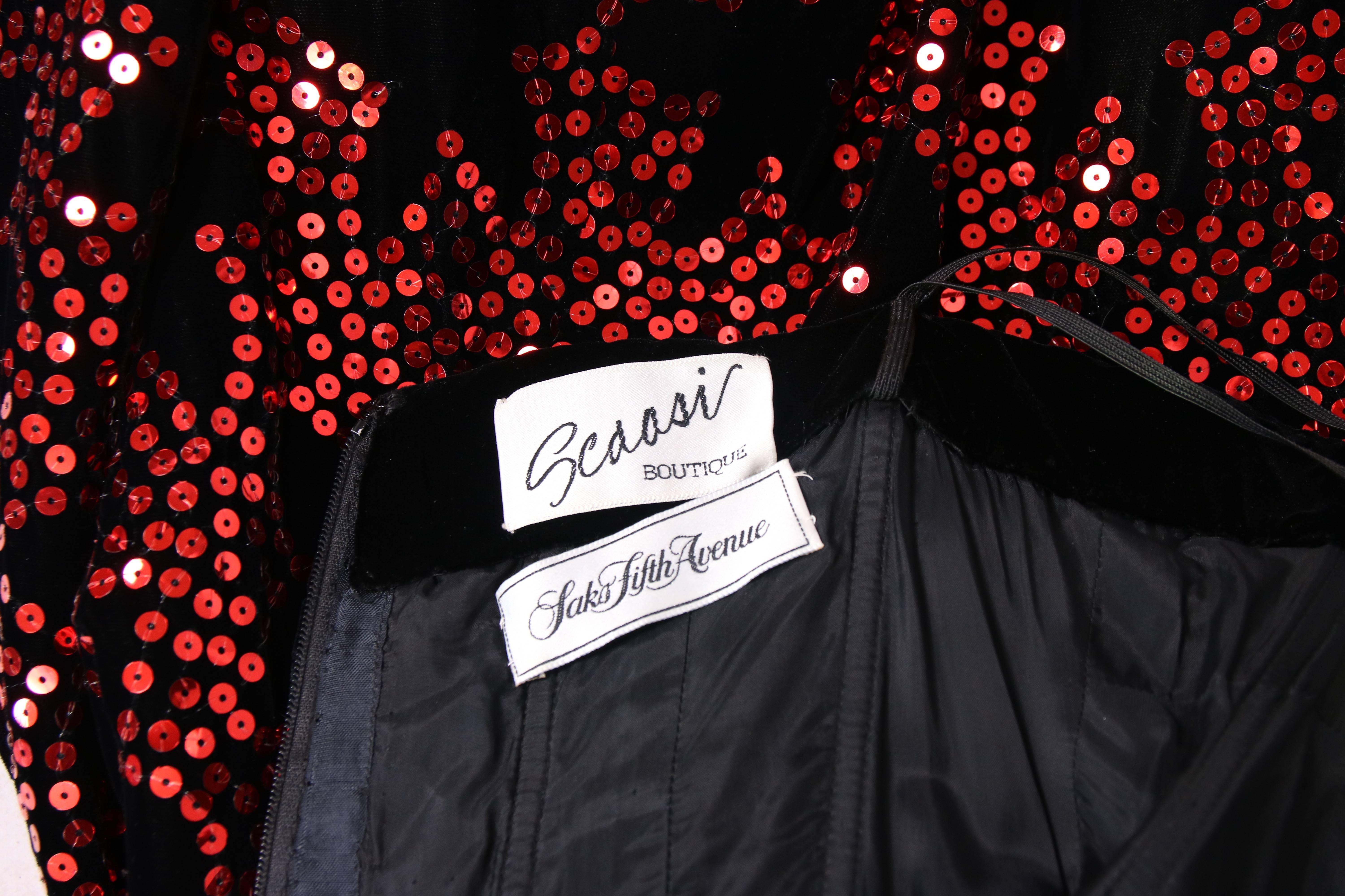 Arnold Scaasi - Robe de soirée vintage en velours noir avec motif floral à sequins rouges en vente 1