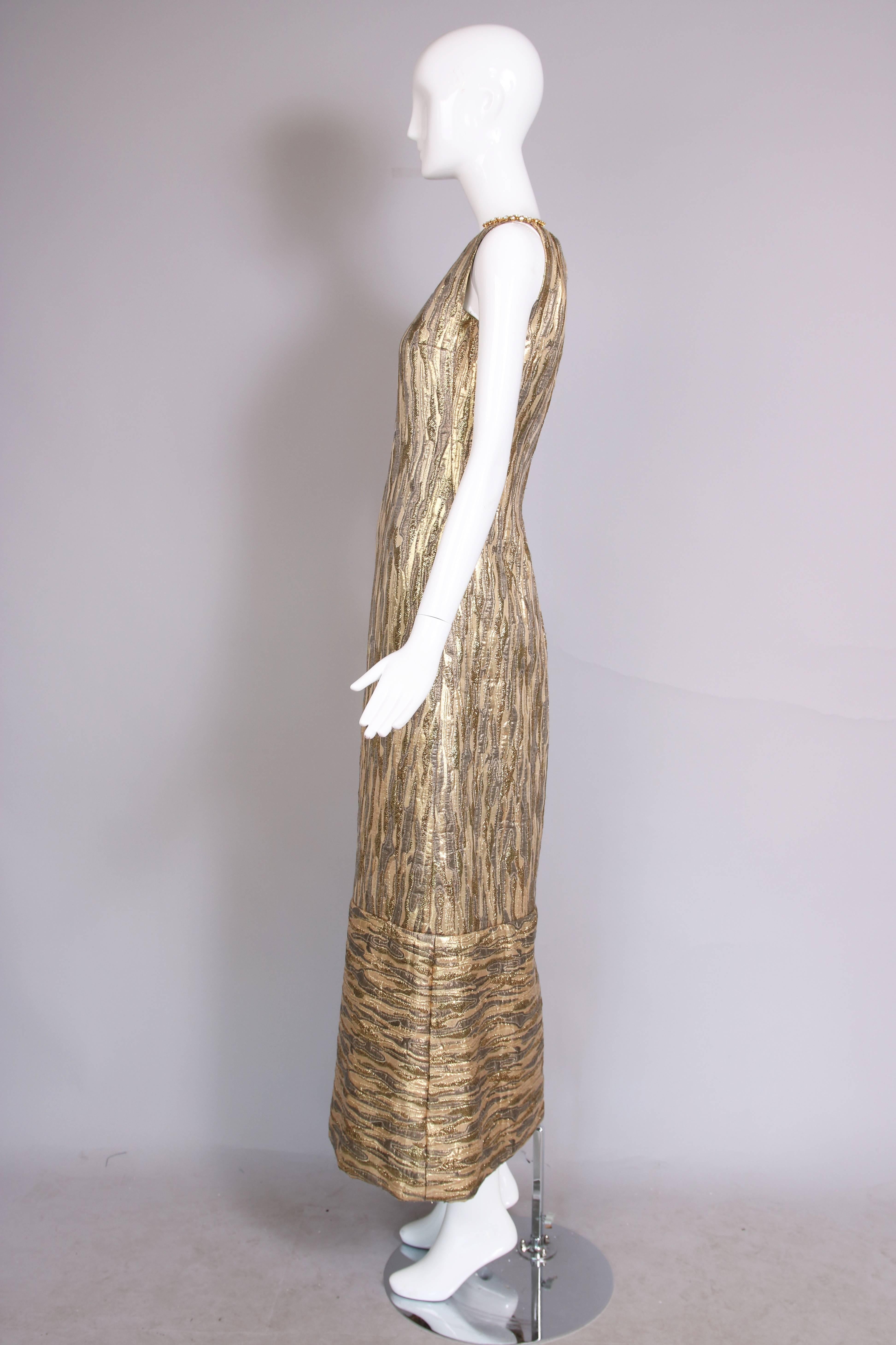 Robe de soirée Pauline Trigere en brocart or et cuivre avec détails en strass (années 1970)  Excellent état - En vente à Studio City, CA