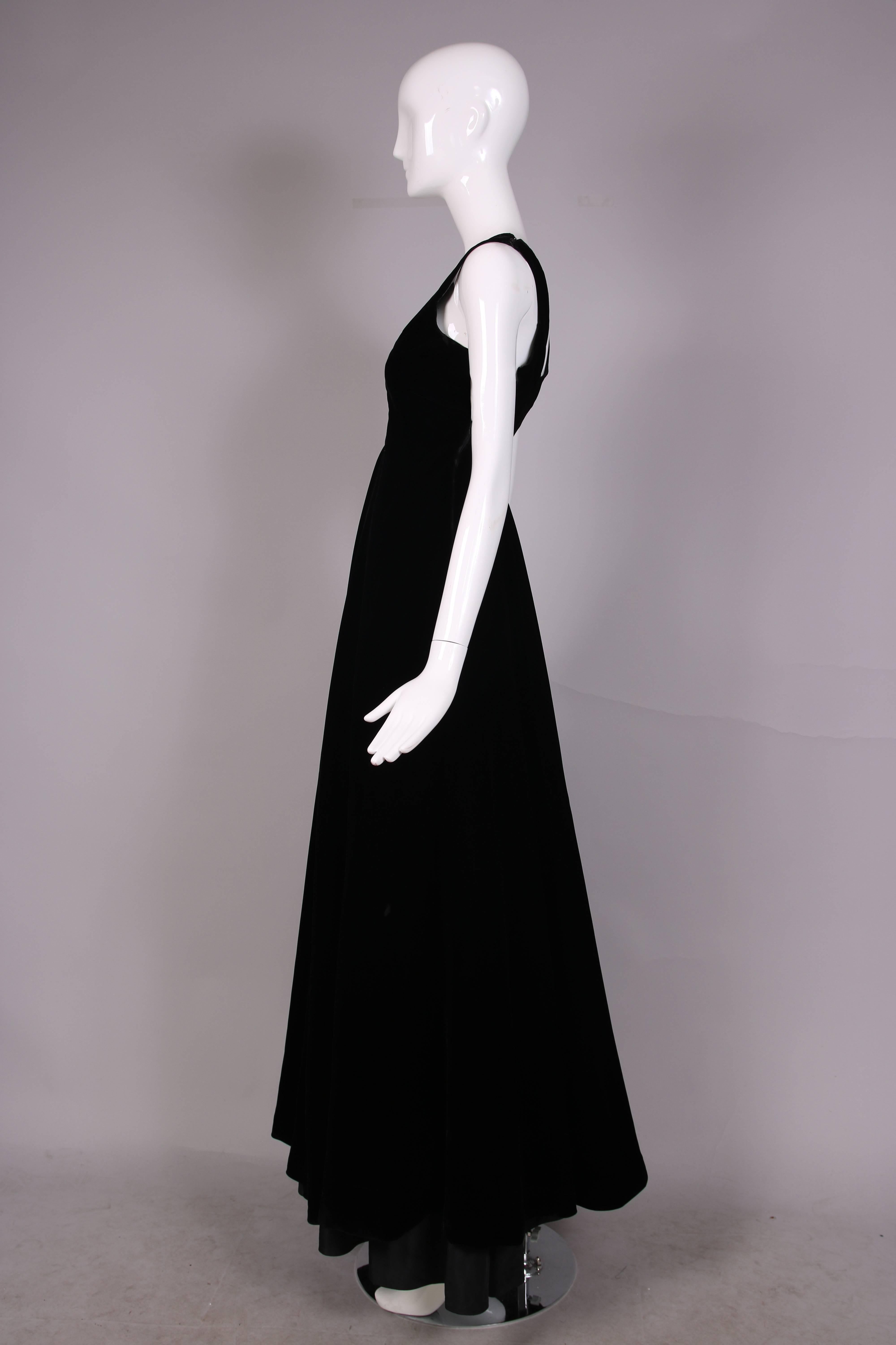 Madame Grés Demi-Couture Robe de soirée en velours noir avec trou de serrure Ca. 1960 Bon état - En vente à Studio City, CA