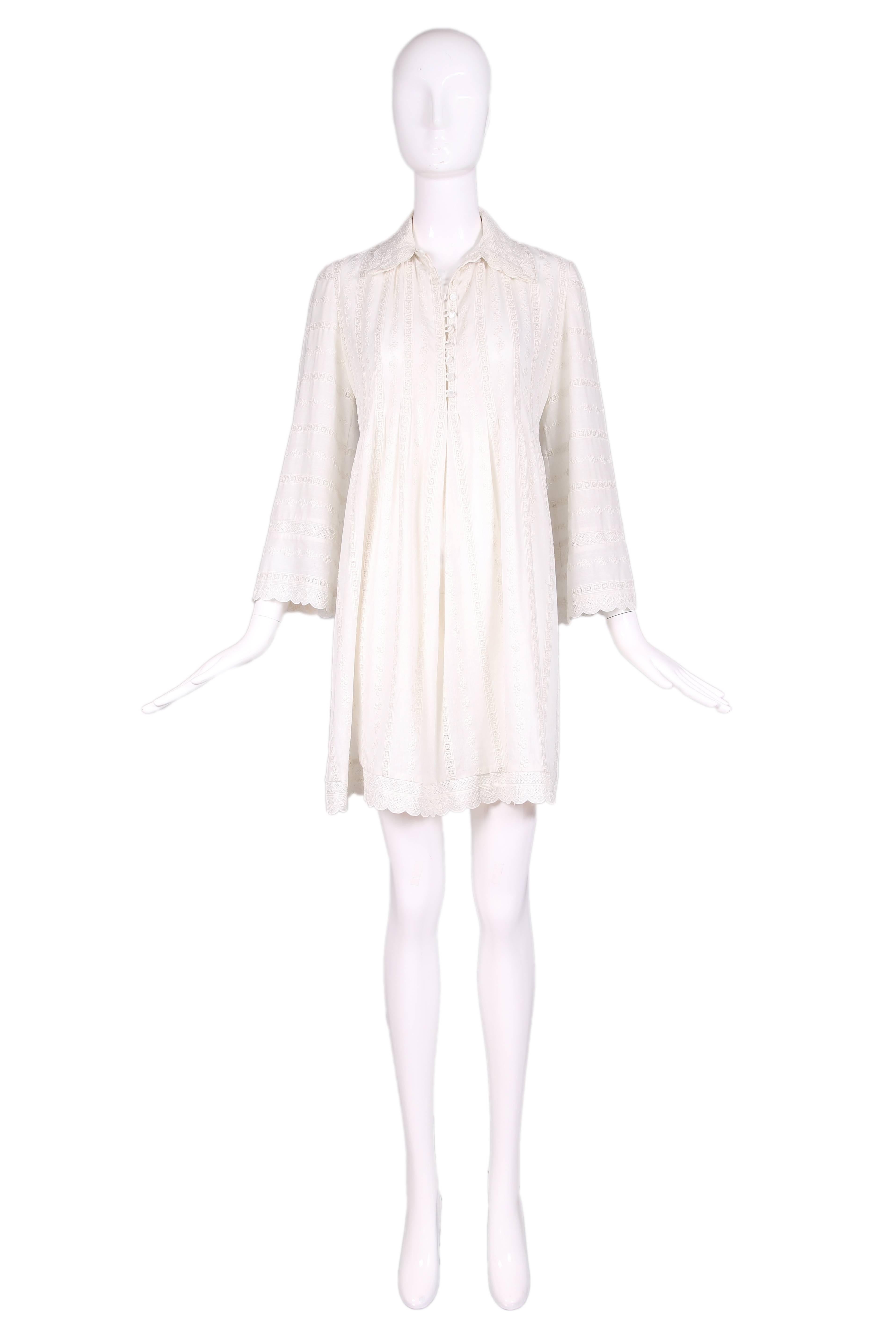 Vintage Giorgio Sant'Angelo creme cotton broderie anglaise babydoll dress with subtle bell sleeves, scalloped hem, and pearlized button closure. In excellent condition. No size tag, please consult measurements.
MEASUREMENTS:
Bust - 38