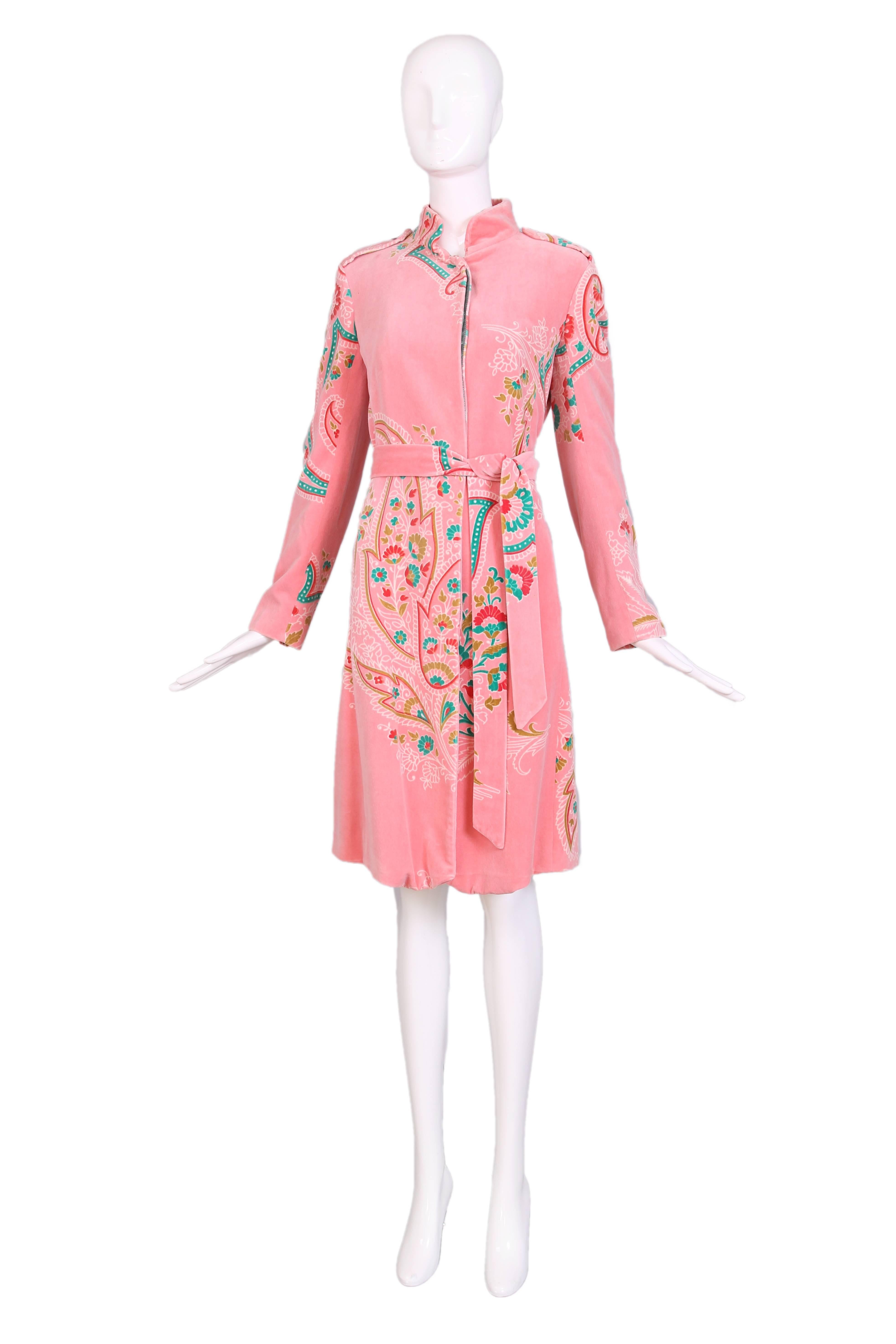 A Matthew Williamson pink velvet belted coat w/floral print. In excellent condition. No size tag - fits approximately a size 6, please consult measurements.
MEASUREMENTS:
Bust - 38"
Waist - 34"
Hips - 42"
Length - 40"