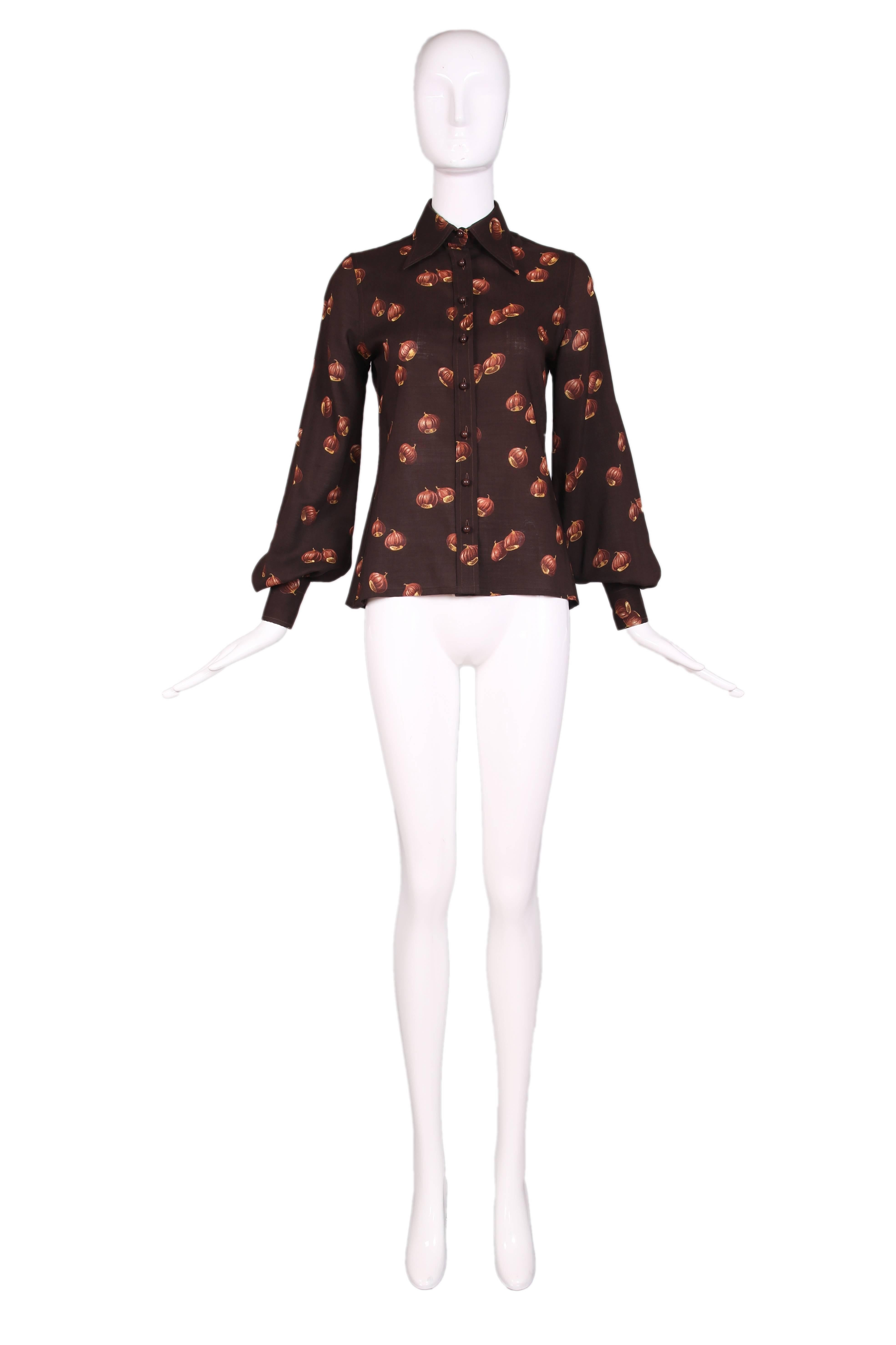 1970's Valentino brown summer wool collared blouse featuring iconic acorn print with and balloon sleeves and fitted cuffs. In excellent condition. 
MEASUREMENTS:
Bust - 35
Waist - 32
Shoulder - 14
Sleeve - 26
Length - 24