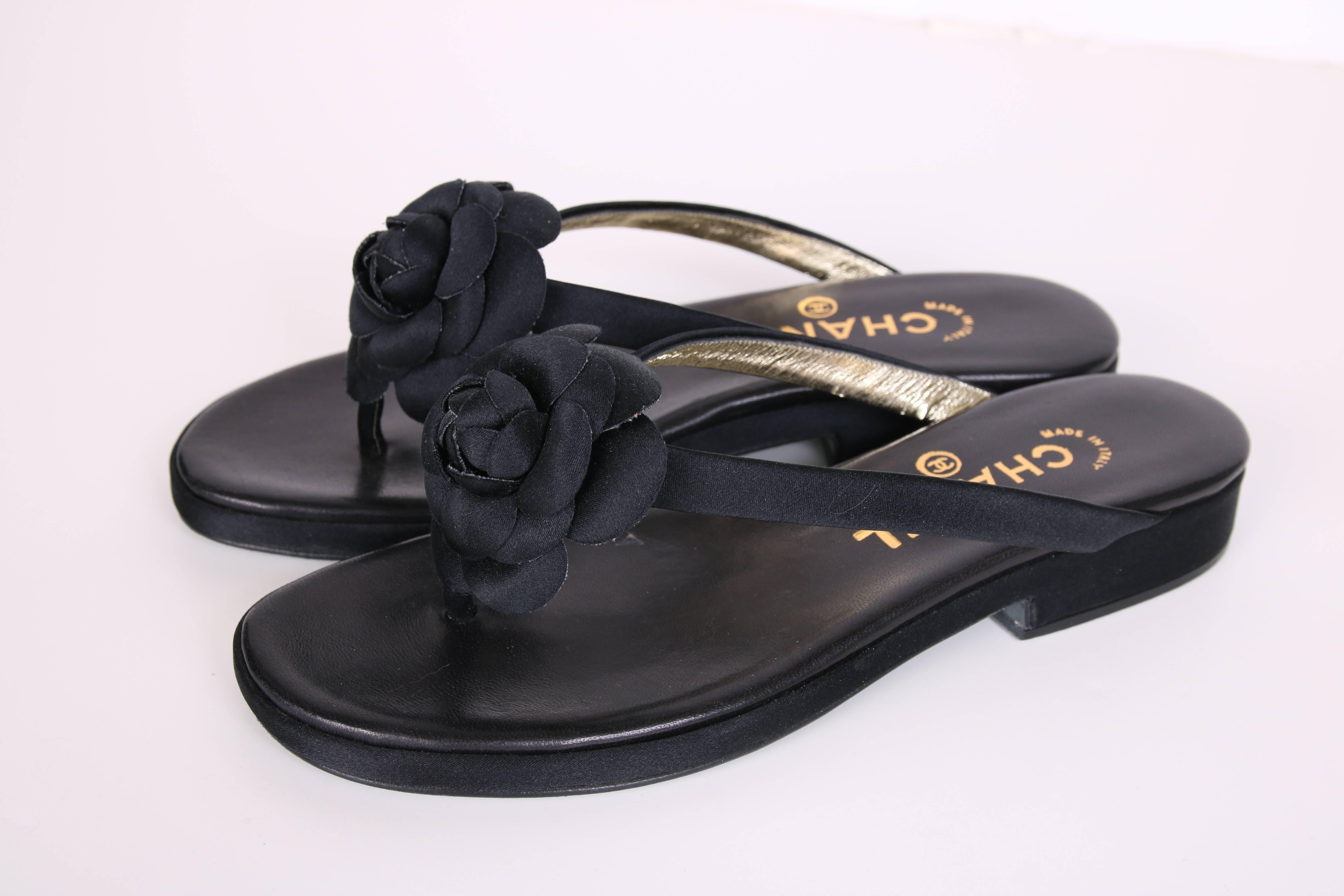 1998 Chanel Black Satin & Leather Sandals Shoes w/Satin Camellia NBW In New Condition In Studio City, CA