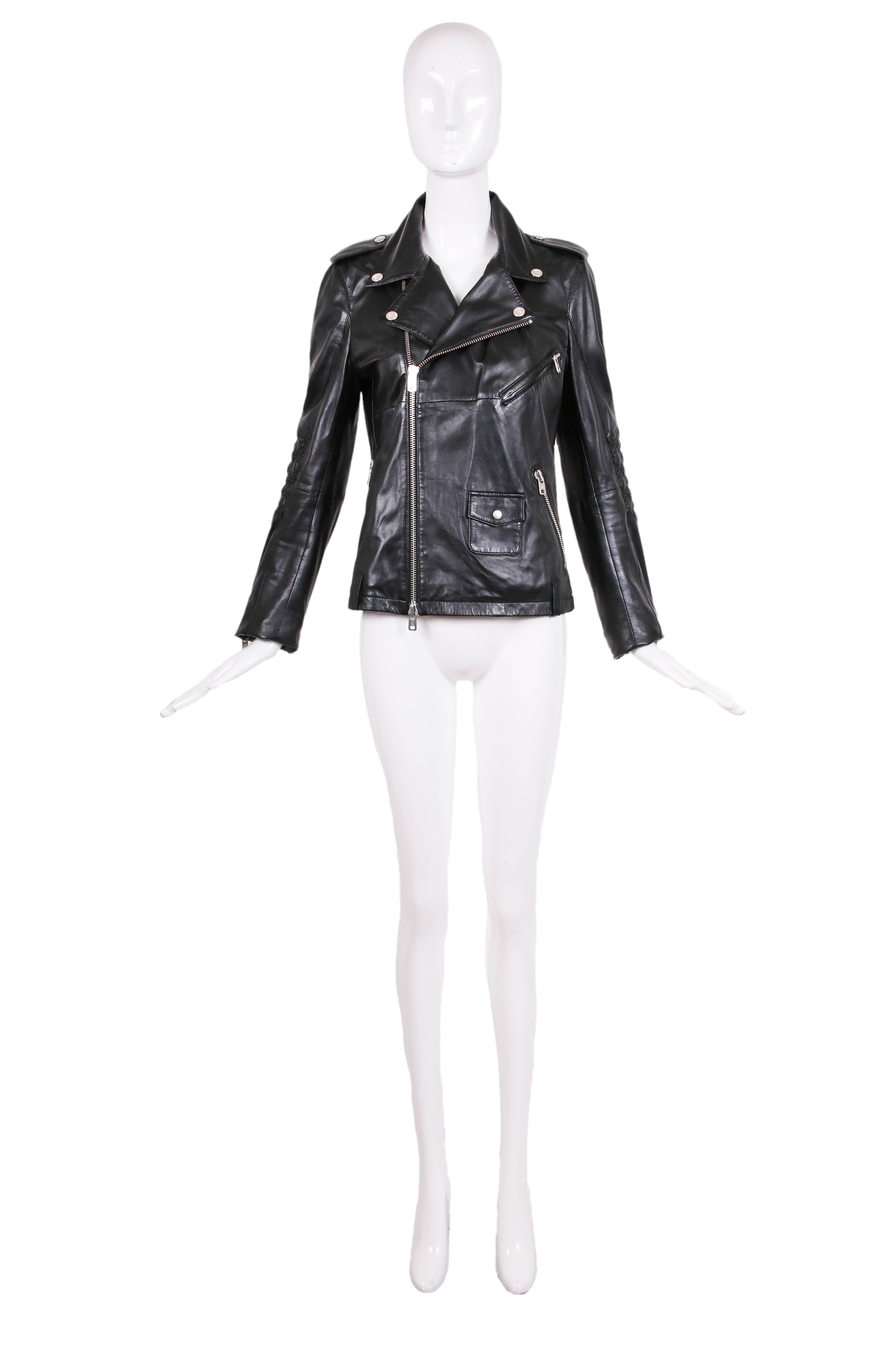 2011 Alexander McQueen McQ label black leather motorcycle jacket. In excellent condition - size 44.
MEASUREMENTS:
Shoulders - 15"
Sleeves - 26"
Bust - 36"
Waist - 34"
Length - 25"
