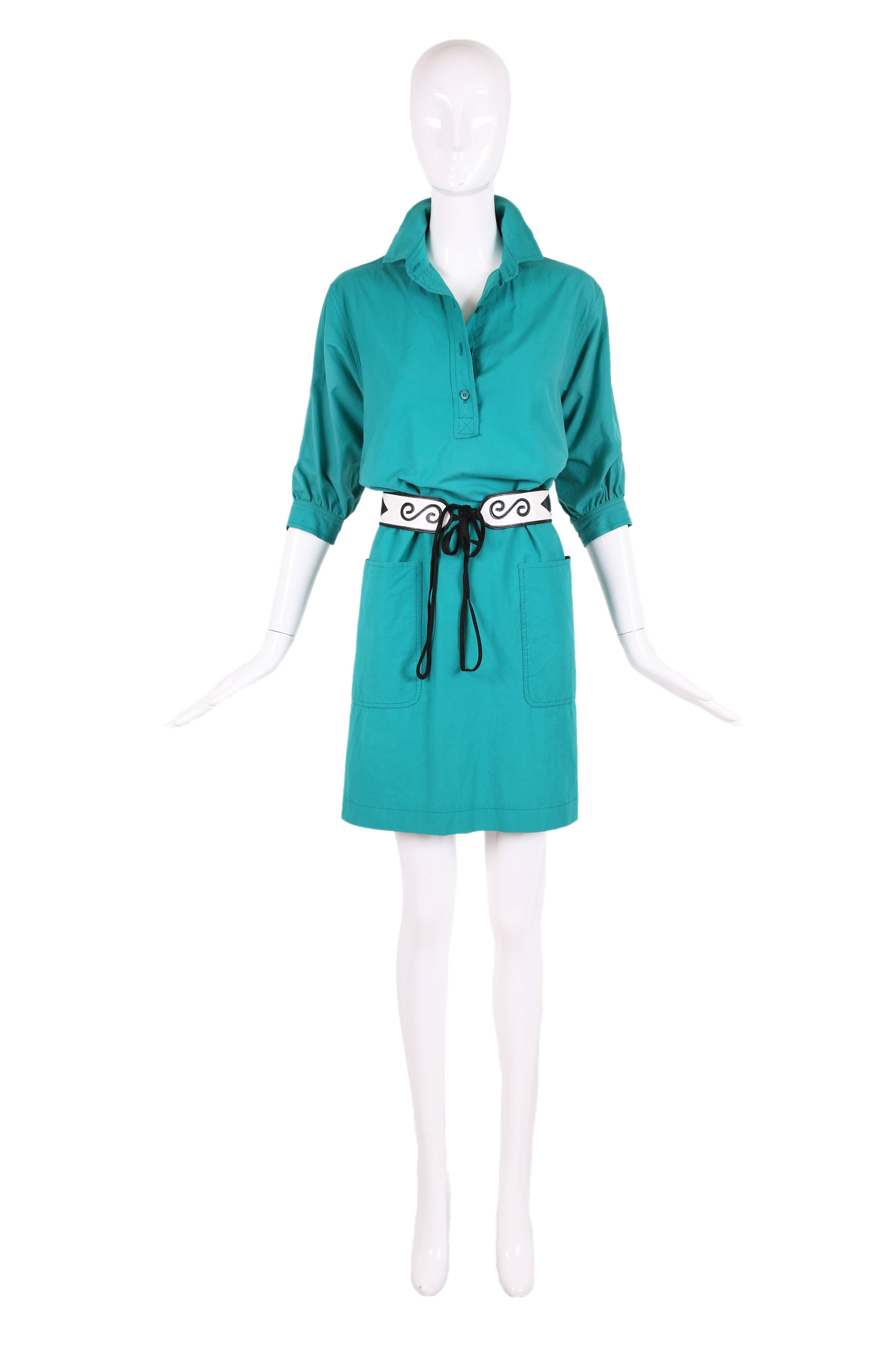 1970's Yves Saint Laurent teal green smock dress featuring frontal pockets, a subtle slit at either side and 3/4 sleeves. Belt is not included. Size tag 36. In excellent condition.
MEASUREMENTS:
Shoulder - 16.5"
Sleeves - 15"
Bust -