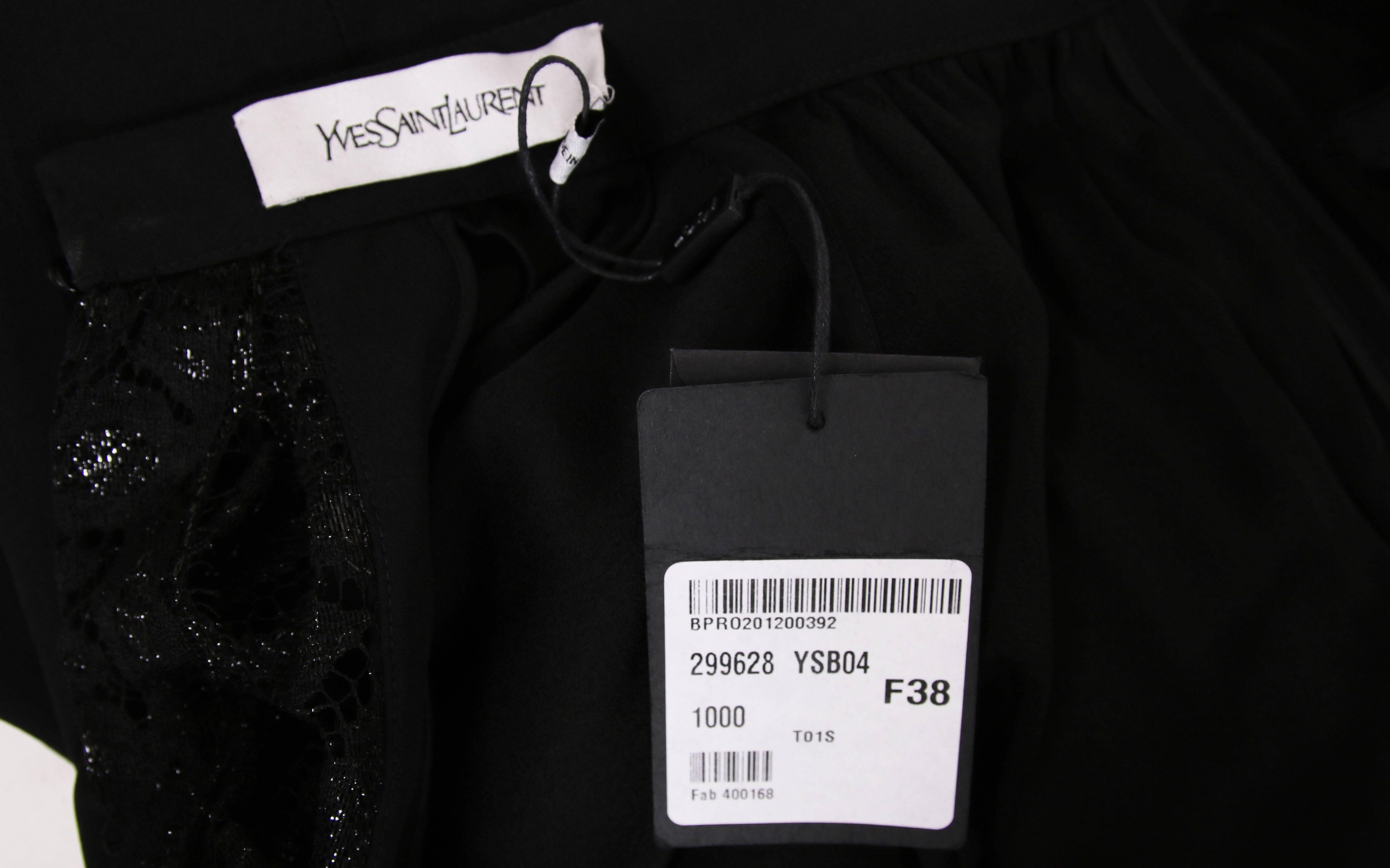 Combinaison noire Yves Saint Laurent 2012 avec panneau d'illusion de dentelle ouverte au dos Pour femmes en vente