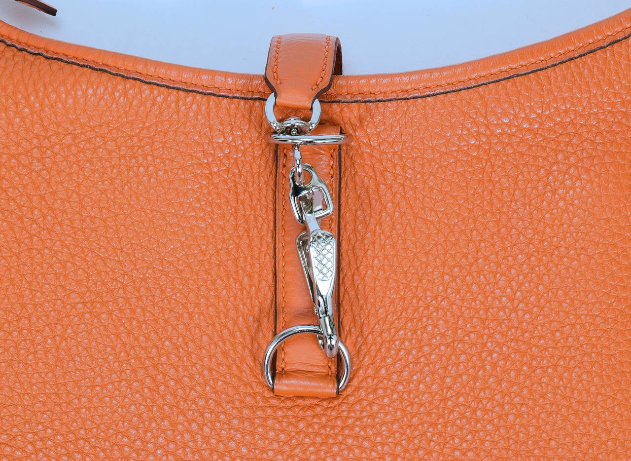 2002 Hermes 35cm Orange H Clemence Leather Trim Bag w/Palladium Hardware In Excellent Condition In Studio City, CA