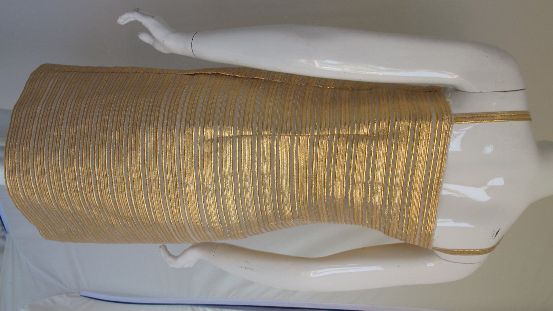 A Missoni Metallic Gold & Creme Striped Cocktail Dress w/Original Tags In Excellent Condition For Sale In Studio City, CA