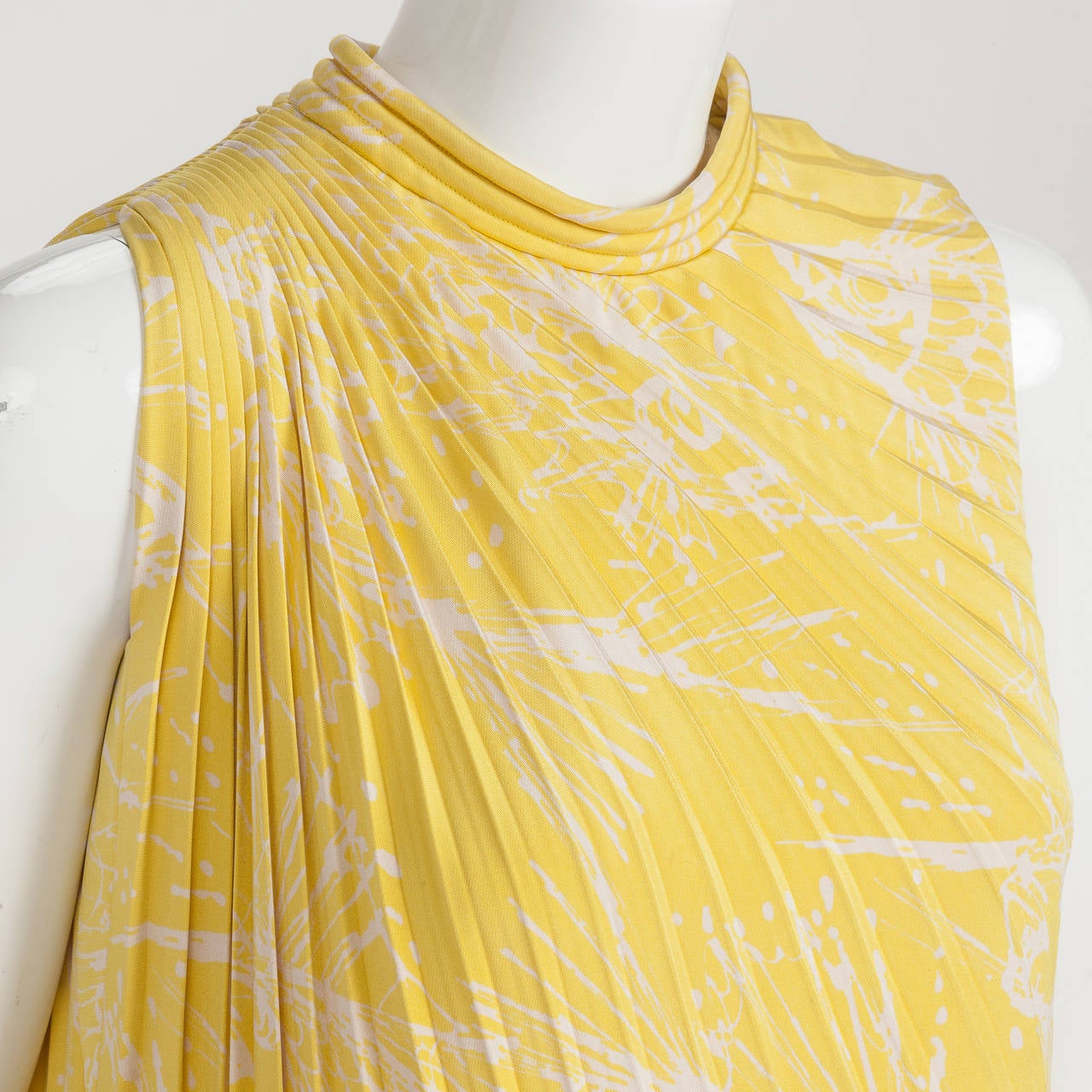 Pierre Cardin Haute Couture Pleated Silk Abstract Print Mini Dress c.1968 In Excellent Condition In Studio City, CA