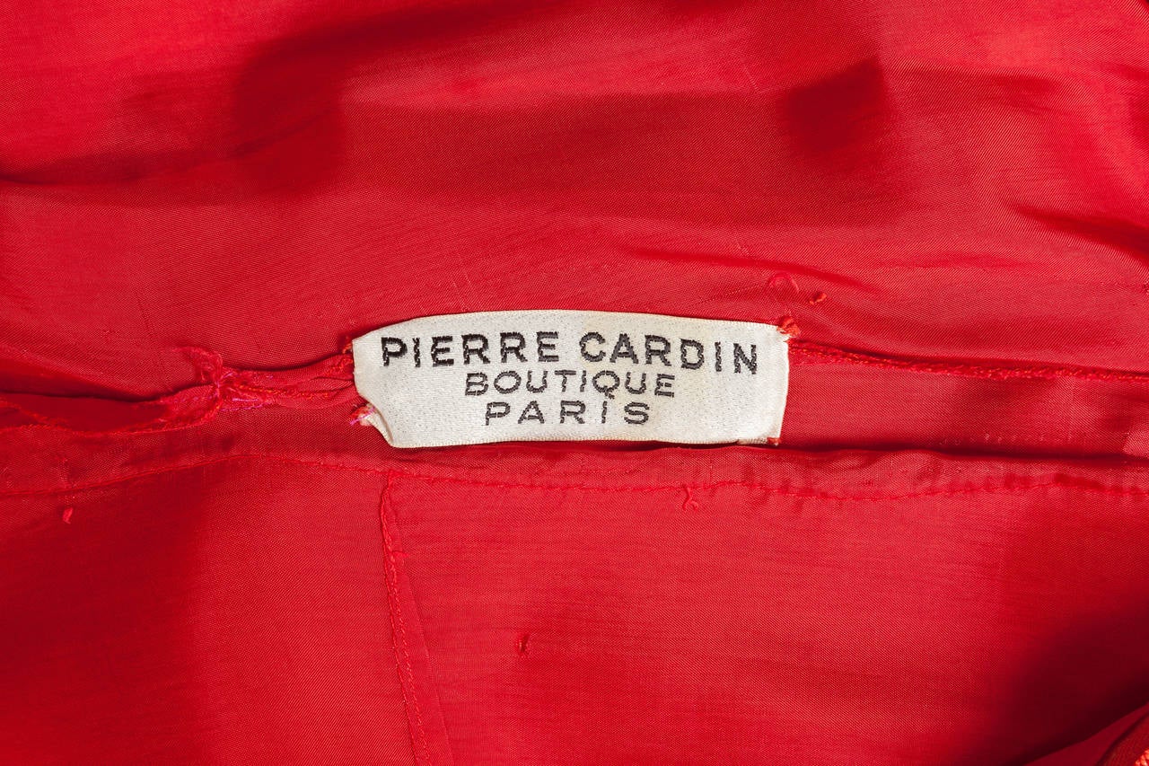 Pierre Cardin - Robe en laine rouge avec motif de motif brodé sur chaîne cousue, circa 1970 en vente 5
