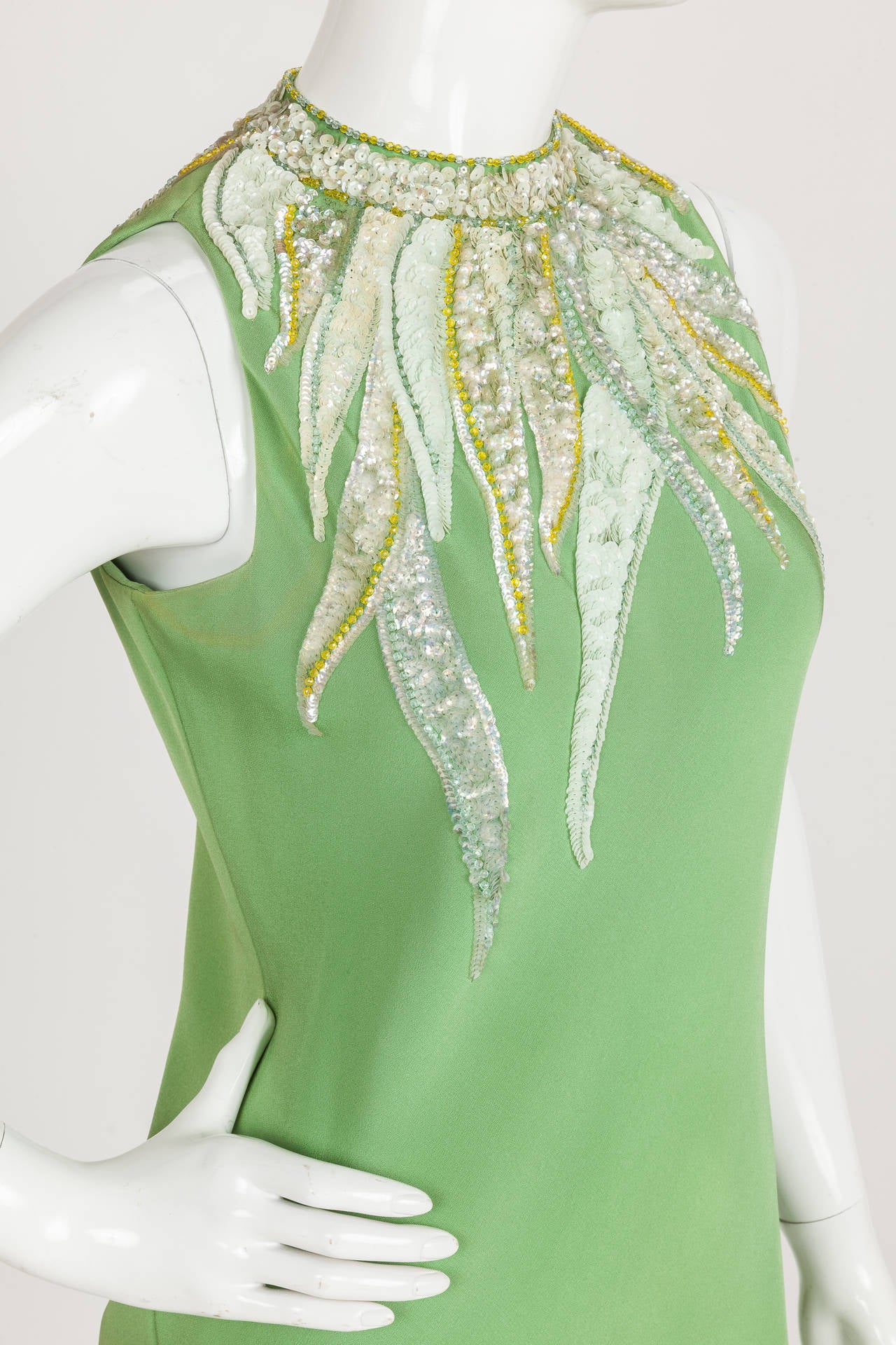 Pierre Cardin Haute Couture - Robe de cocktail à paillettes en crêpe de soie verte - vers 1967 Bon état - En vente à Studio City, CA