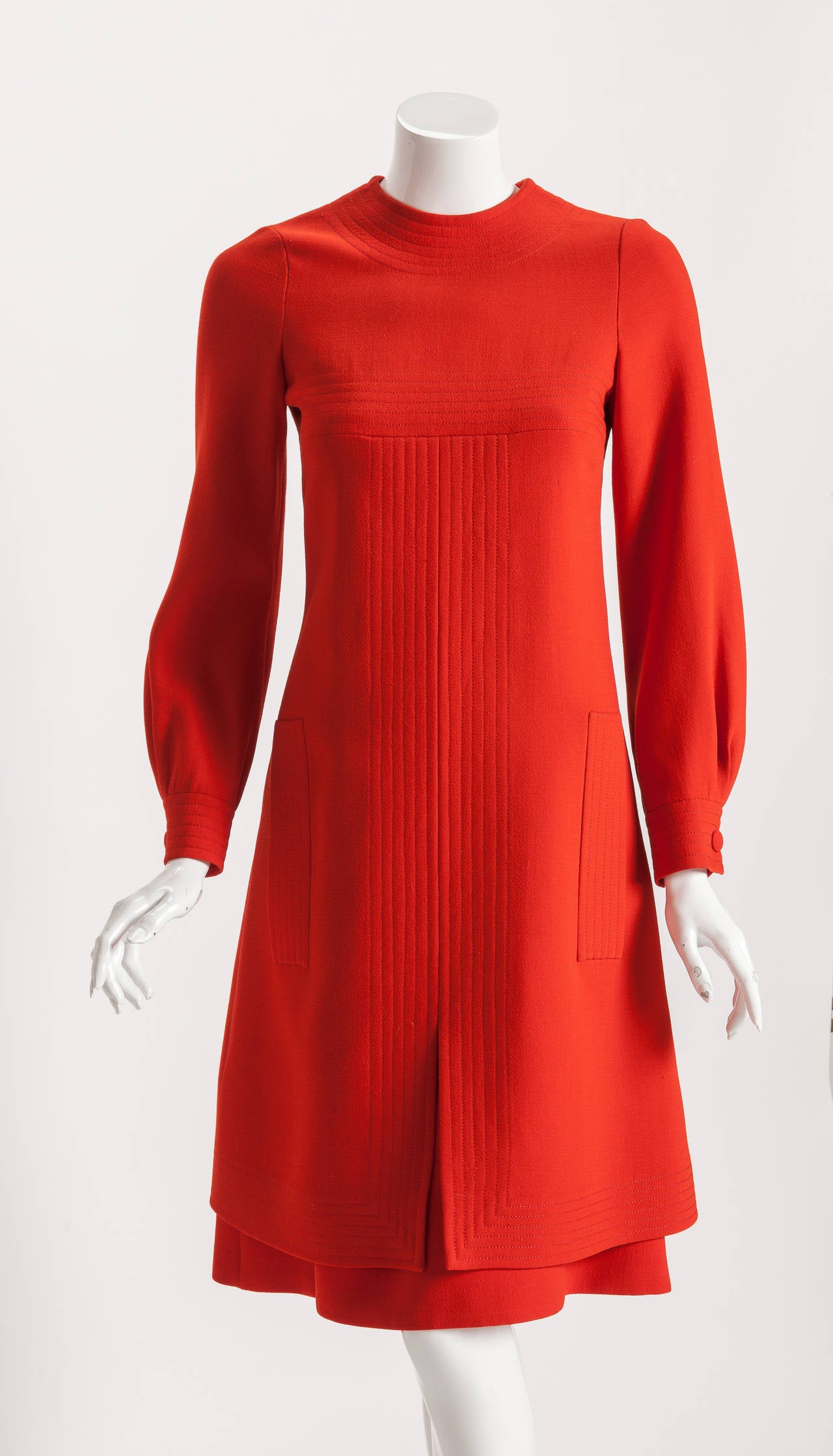 Rosso Pierre Cardin, abito in lana rossa con motivo Stitch by Stitch, 1970 ca. in vendita