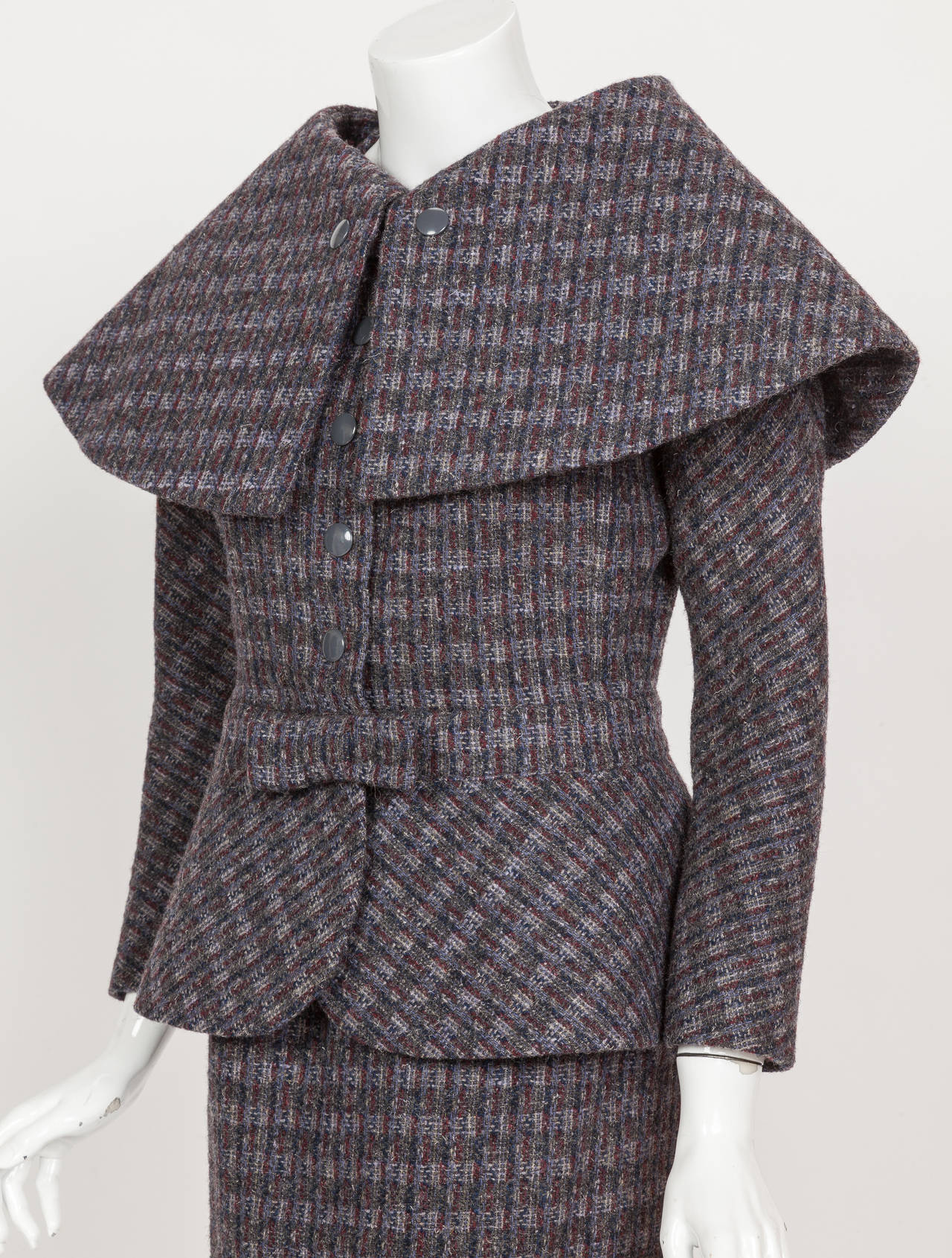 Pierre Cardin Tweed Jacket and Skirt Ensemble Suit w/Detachable collar ca. 1982 In Excellent Condition In Studio City, CA