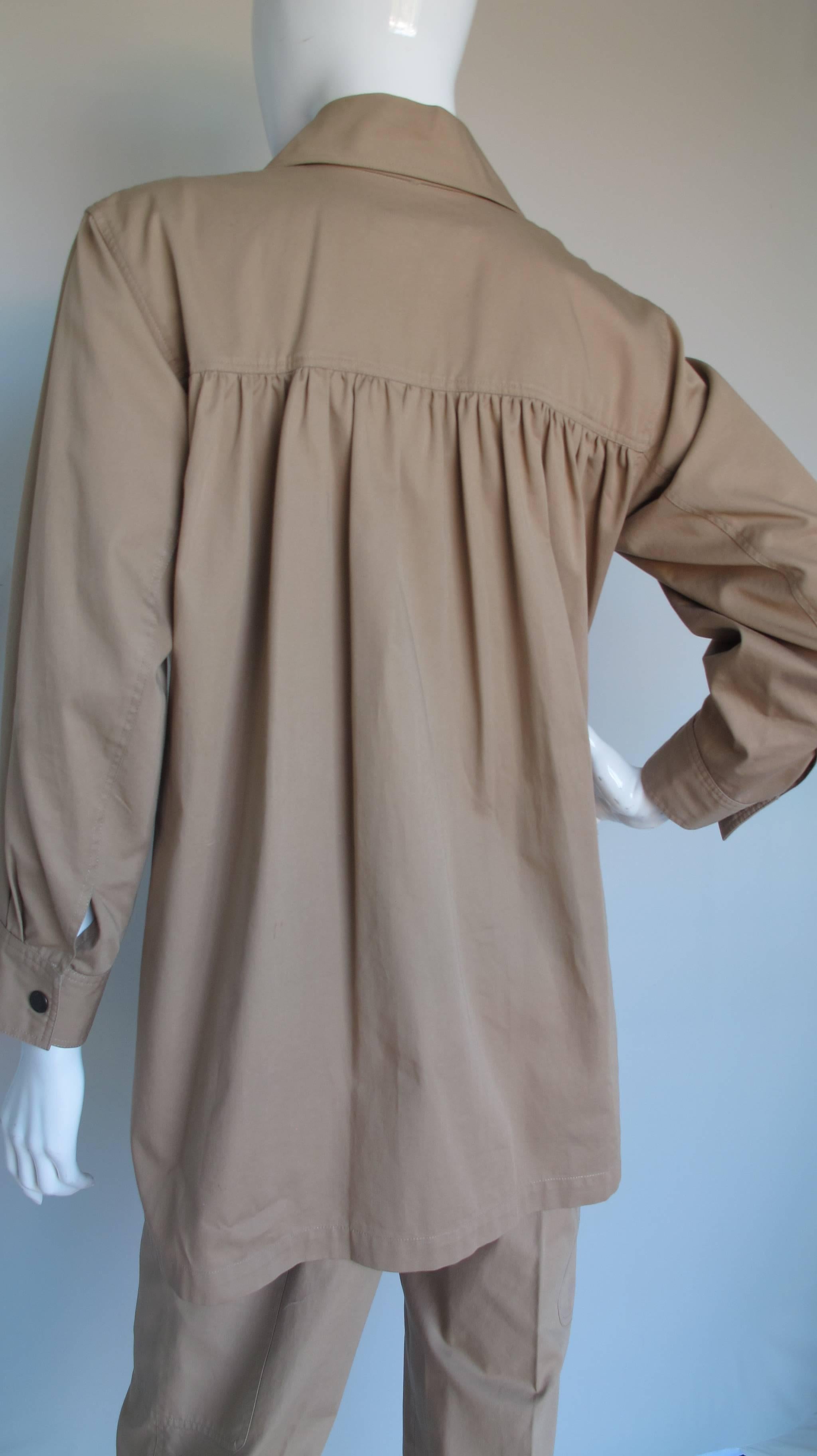 Ikonische und seltene Yves Saint Laurent Safari-Ensemble um 1972:: auch bekannt als 