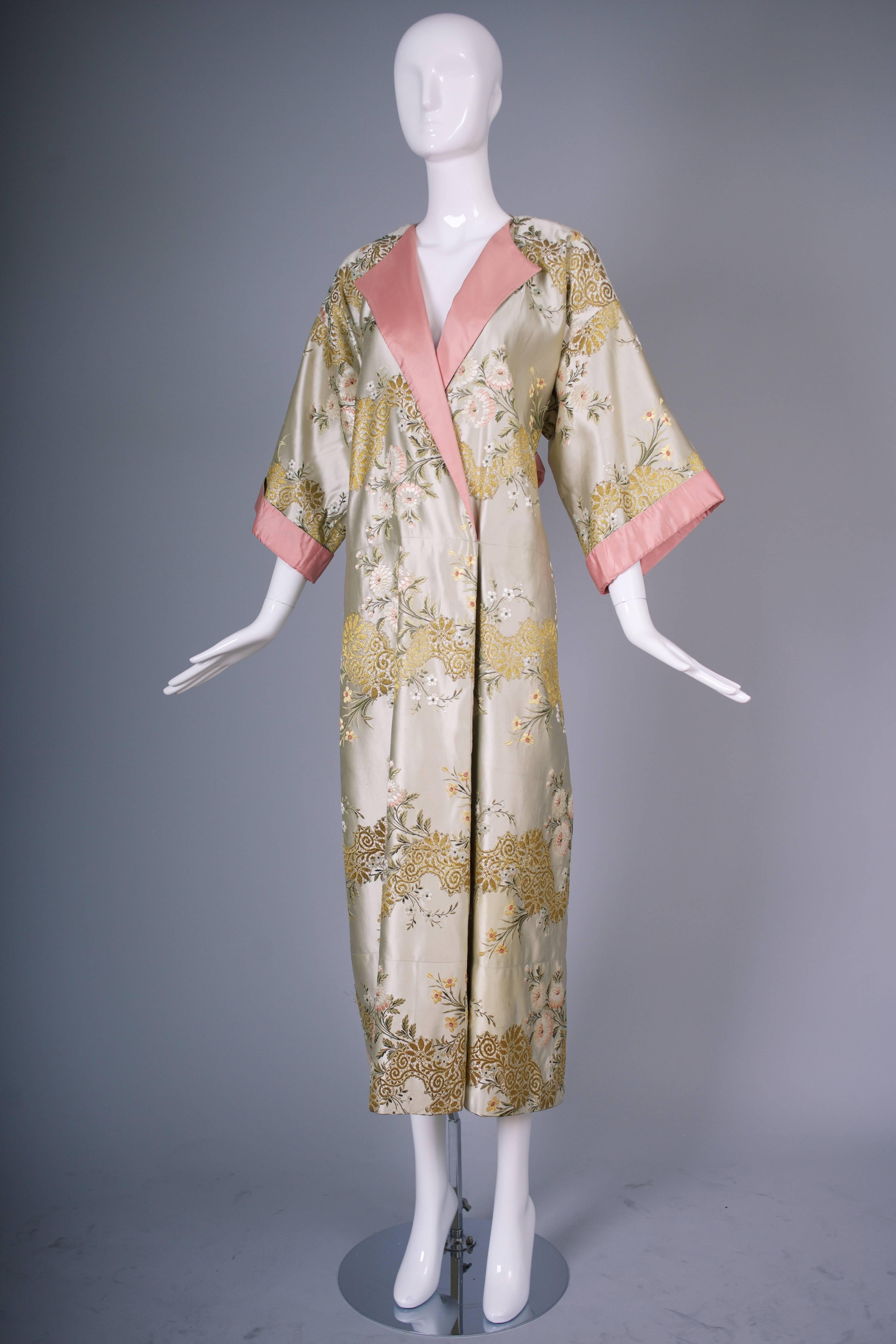 Madame Gres Vestido de noche kimono bordado de satén de seda de alta costura Ca.1960 en Bueno Estado en Studio City, CA