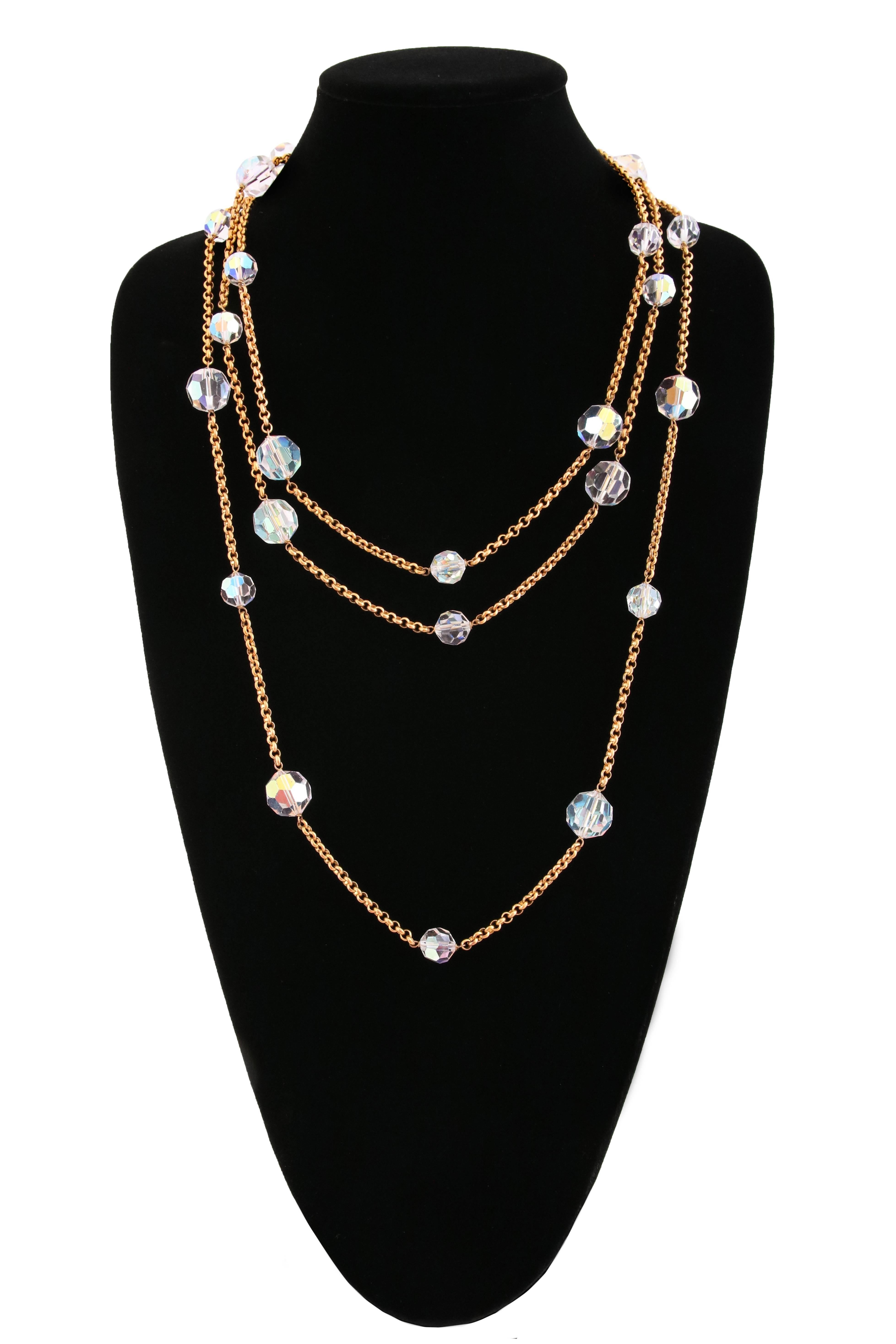 Chanel long sautoir necklace made of gold tone chain and staggered iridescent aurora borealis faceted crystal beads in two different sizes. Stamped Chanel - collection 28, circa 1993. In excellent condition.
MEASUREMENTS:
Length - 39