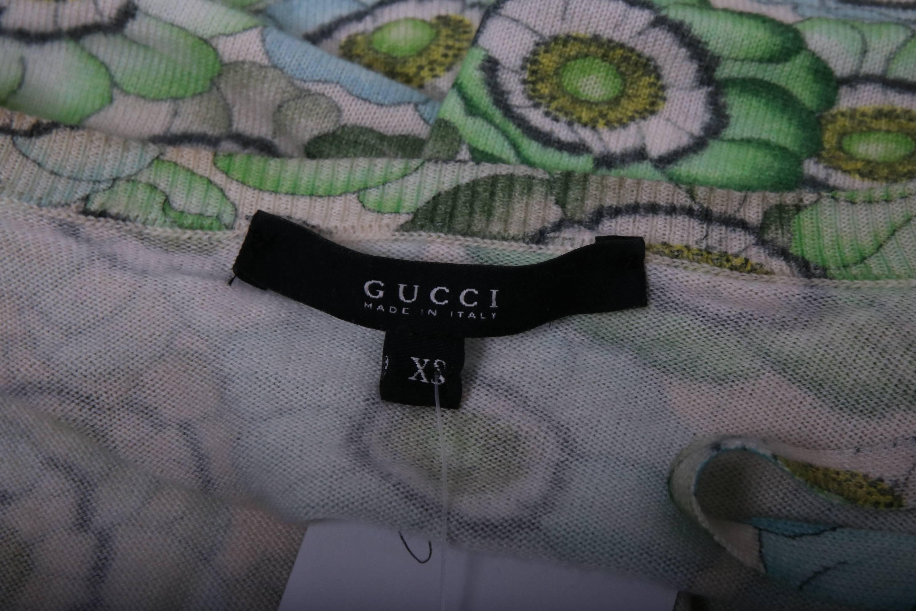 Gucci Floral Print Cashmere Cardigan w/Gold Tone Gucci Logo Buttons & Waist Tie In Excellent Condition In Studio City, CA