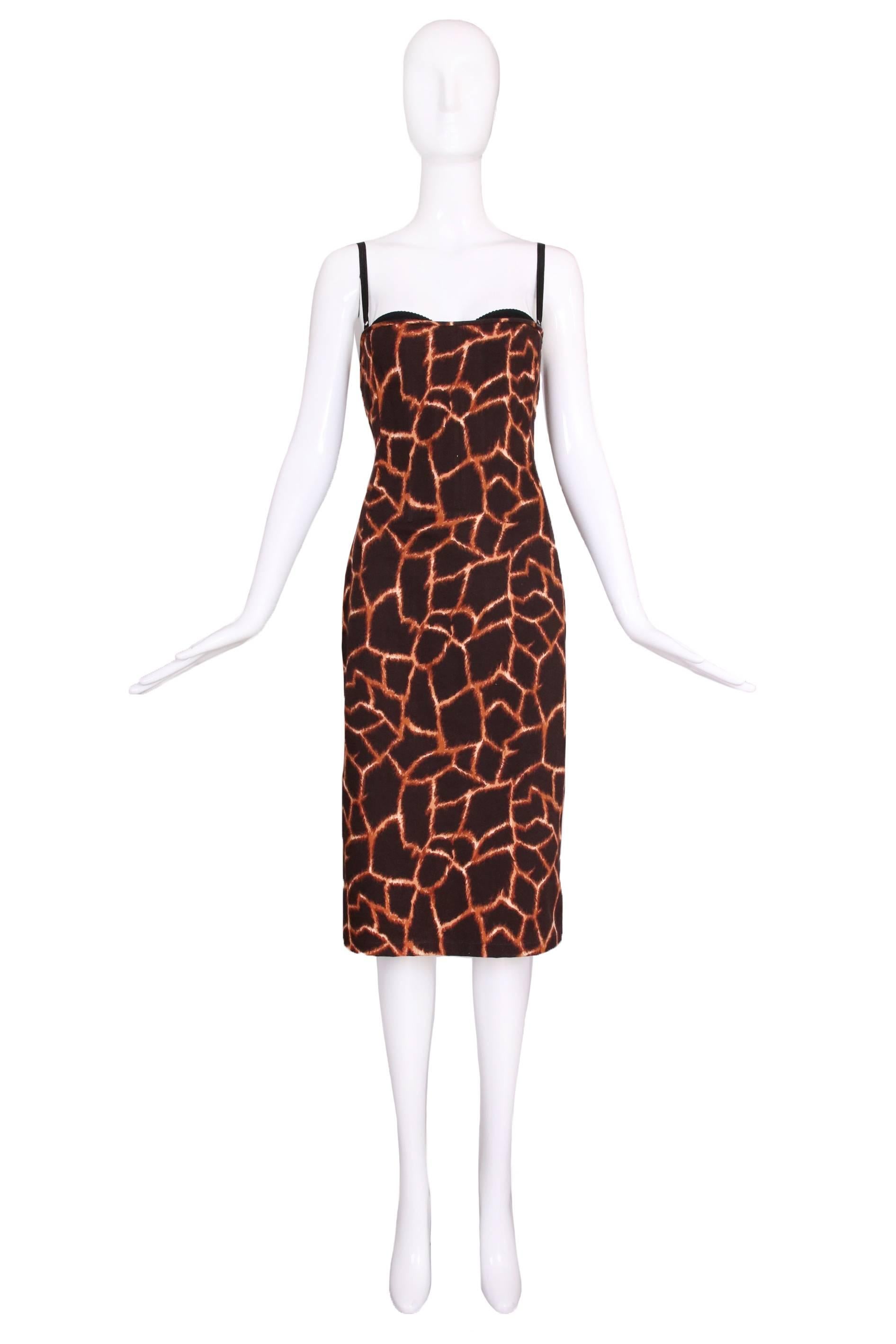 Dolce & Gabbana giraffe print bustier dress with body hugging silhouette. Fabric 98% cotton and 2% elastane. Size tag 38. In excellent condition.
MEASUREMENTS:
Bust - 32
