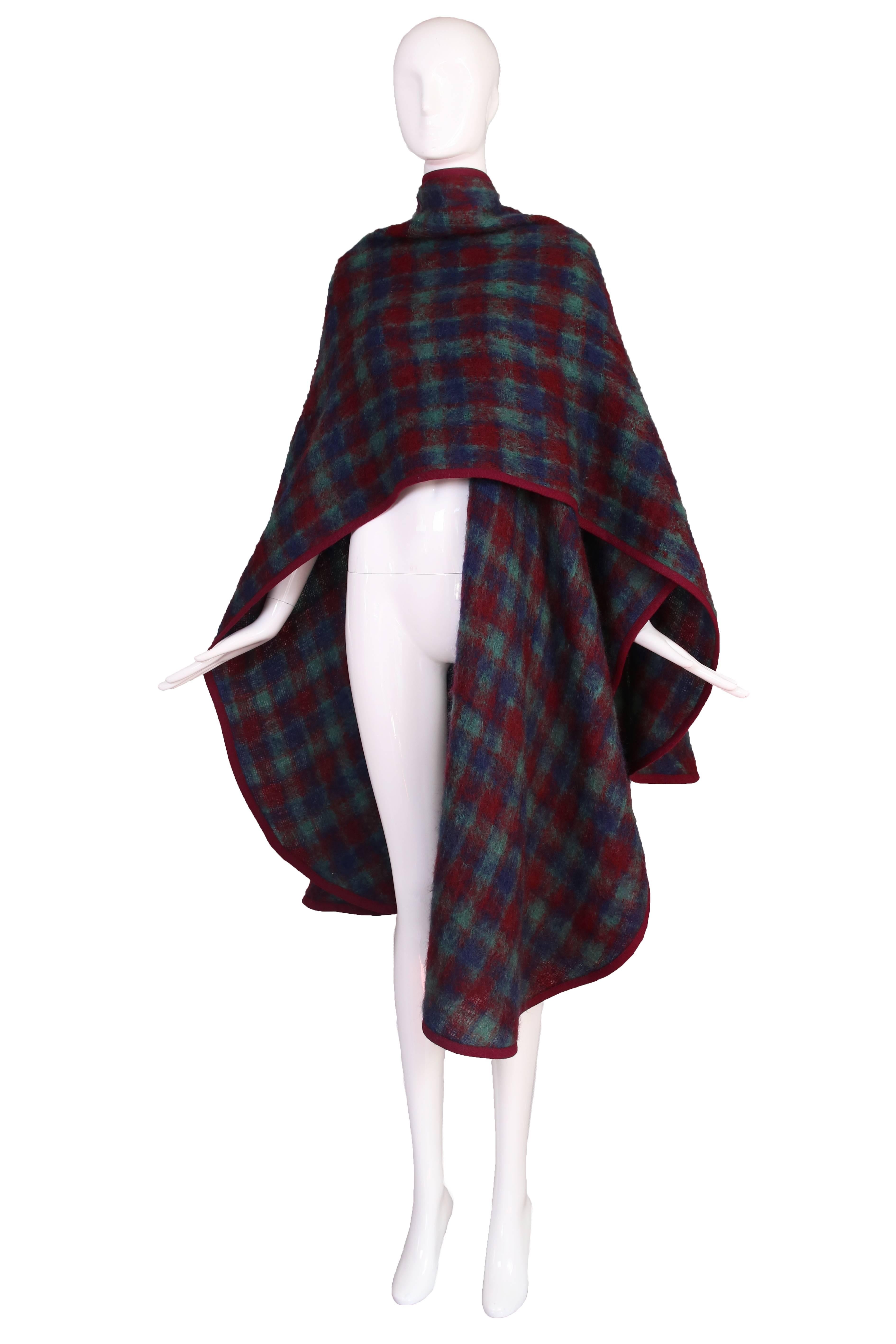 Yves Saint Laurent 1970's plaid mohair wool shawl/wrap. In excellent condition. Size 34.
MEASUREMENTS:
Approx length - 44
