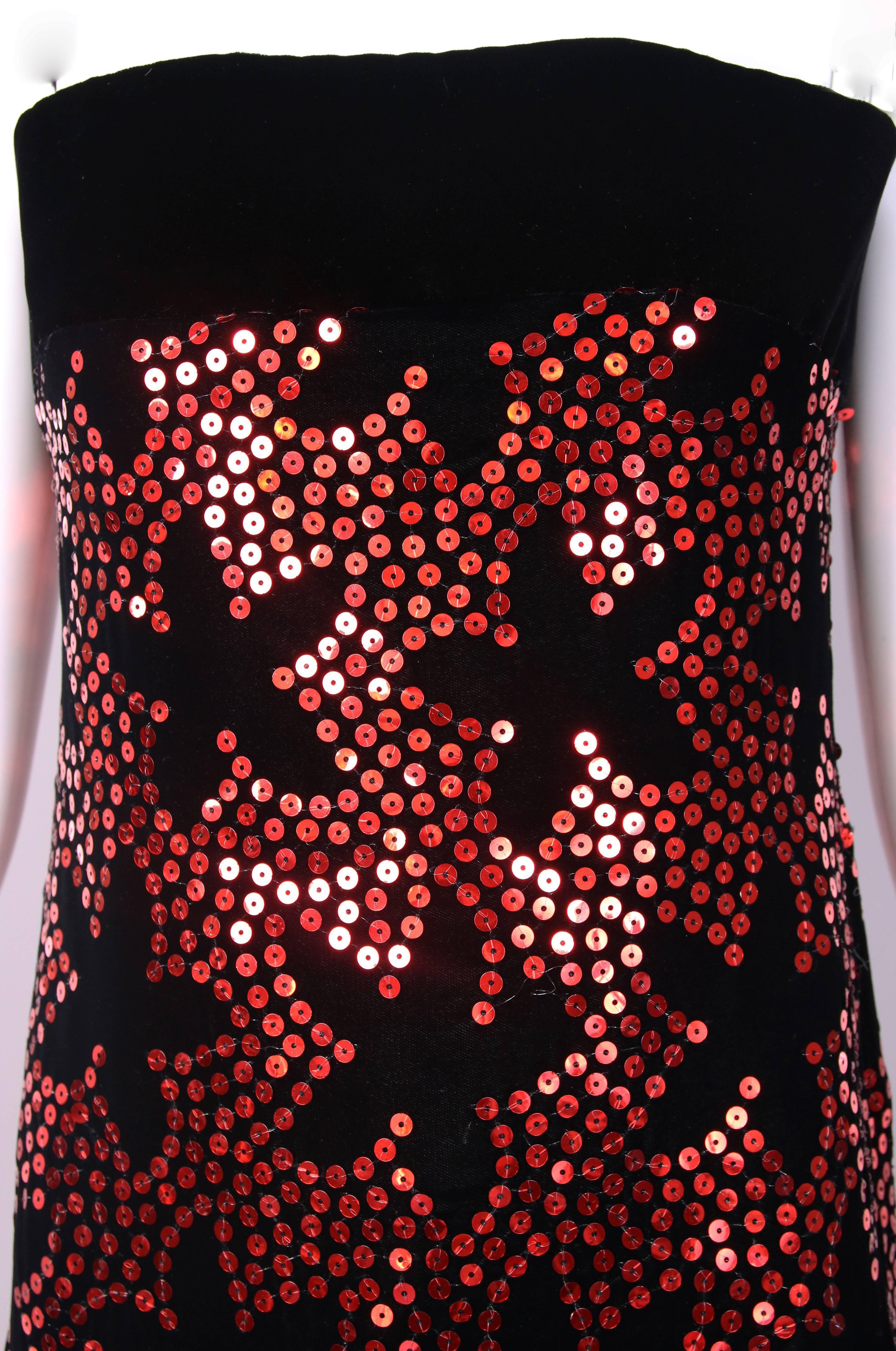 Arnold Scaasi - Robe de soirée vintage en velours noir avec motif floral à sequins rouges Pour femmes en vente