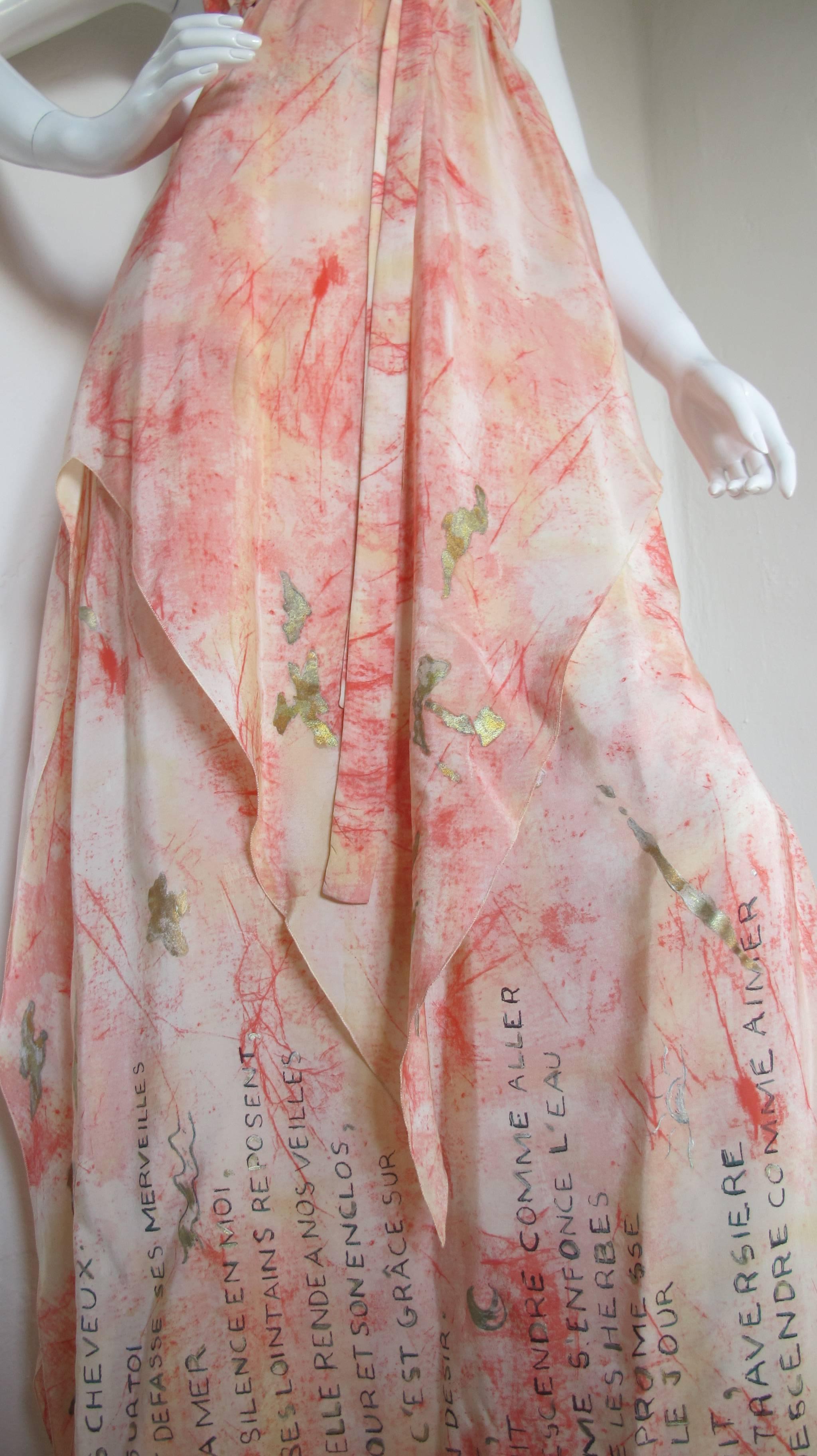 Chloé - Robe en soie peinte à la main multicouches avec imprimé français écrit à la main, vintage Excellent état - En vente à Studio City, CA