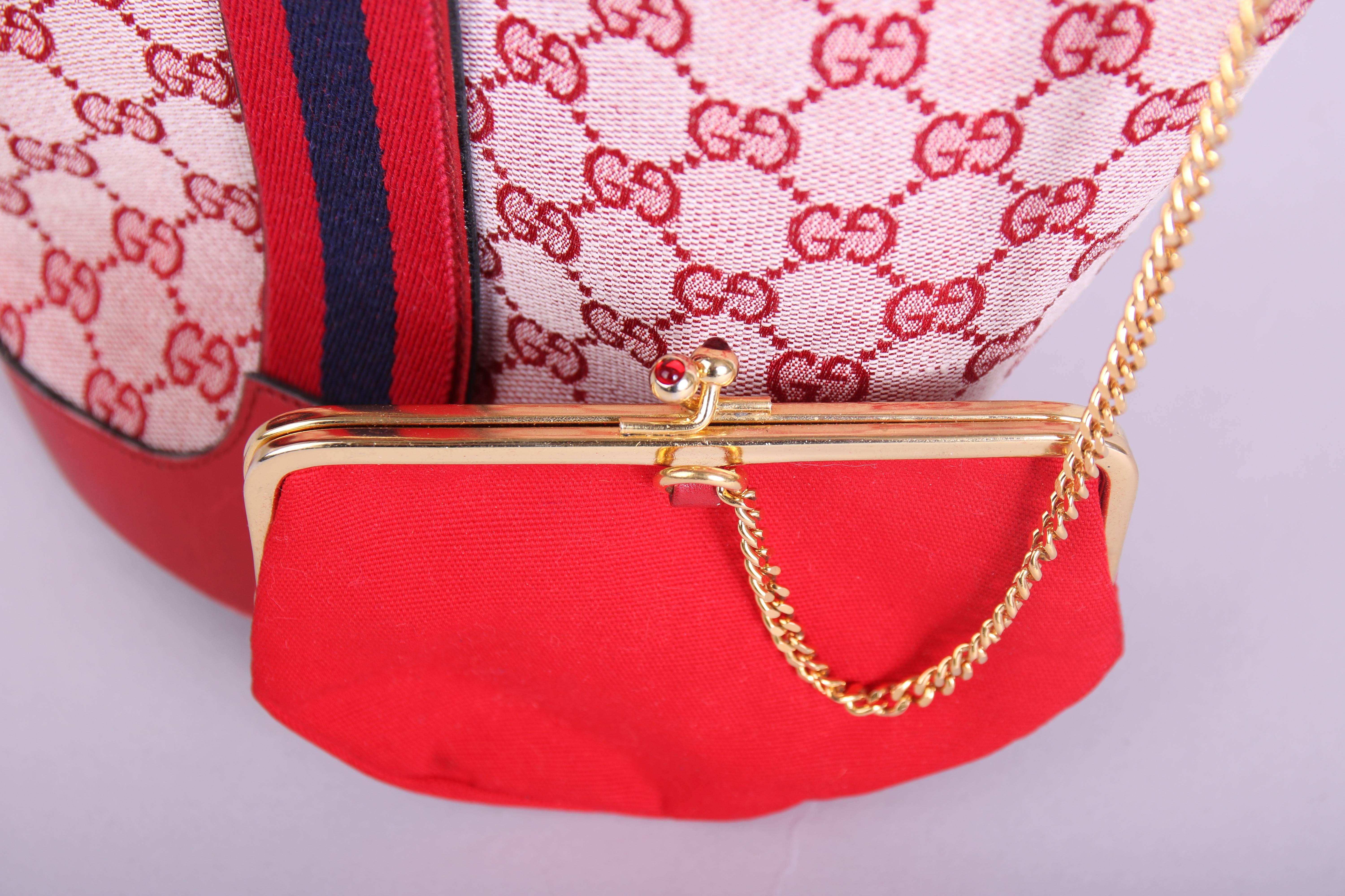 1970's Gucci Red Canvas GG Logo Bucket Bag W/Leather Trim & Racer Stripe Strap In Excellent Condition In Studio City, CA