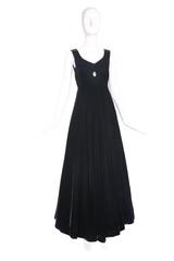Madame Grés Demi-Couture Vestido de noche de terciopelo negro con abertura en forma de cerradura Ca. 1960