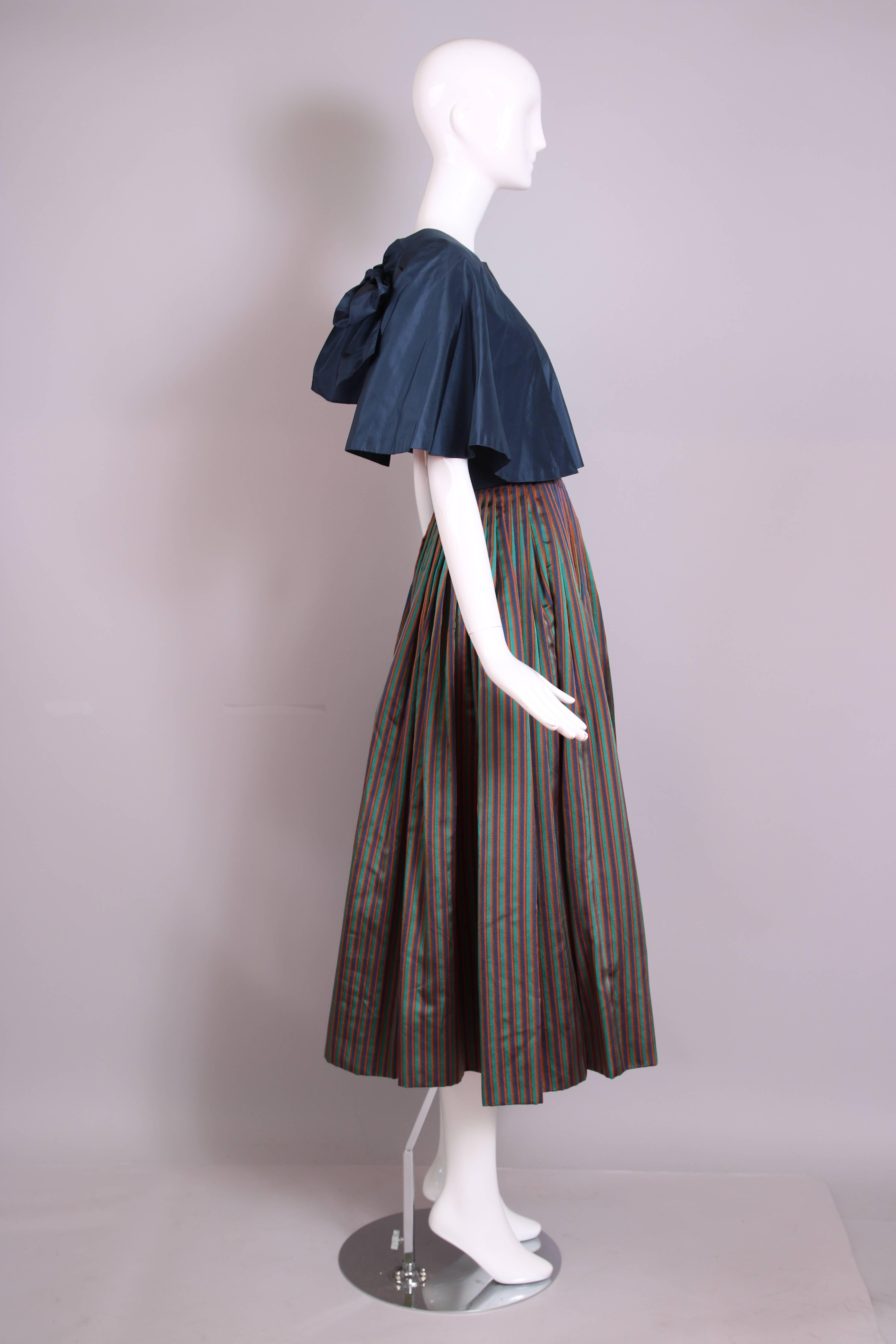 1983 Madame Gres Haute Couture Blaues & gestreiftes Taft-Cocktailkleid mit Kapuze (Grau) im Angebot