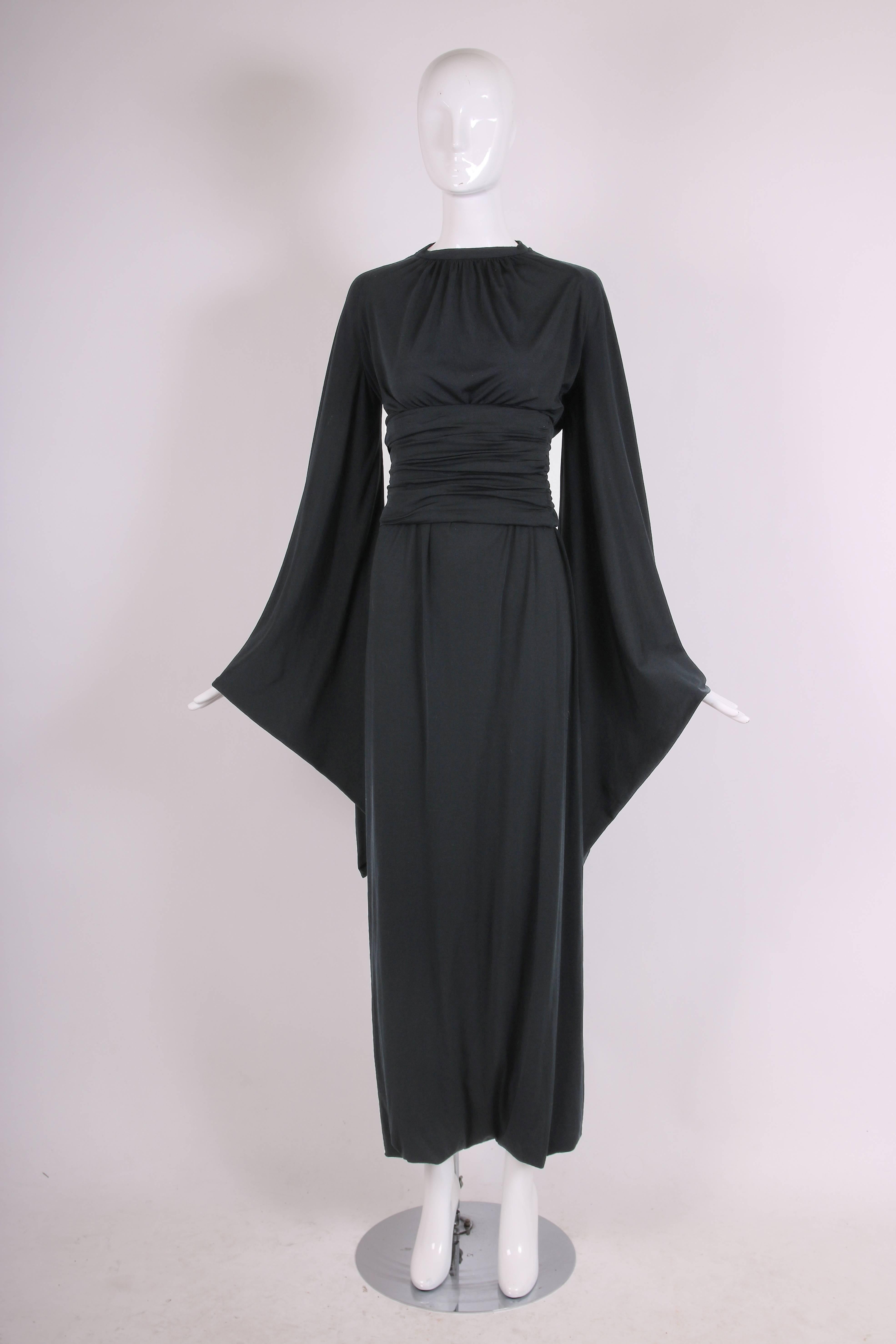 Ca. 1977 Pierre Cardin Haute Couture Vestido negro de harén con mangas de pañuelo Negro en venta