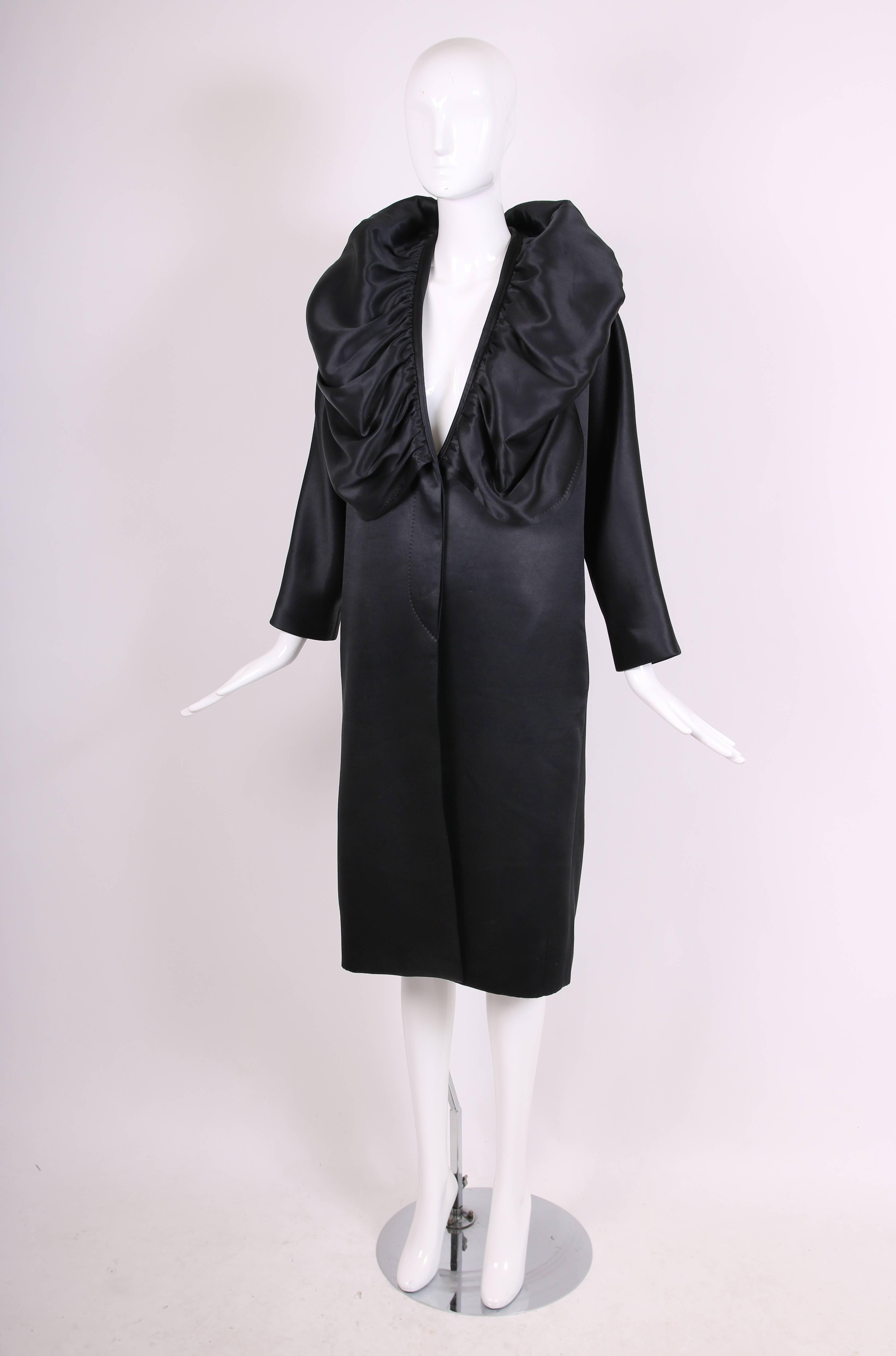 Dries Van Noten black silk blend opera coat with deep v-neckline and oversized collar. Two hidden side pockets, fully lined. In excellent condition - size Small. Please see measurements.
MEASUREMENTS:
Bust - 44