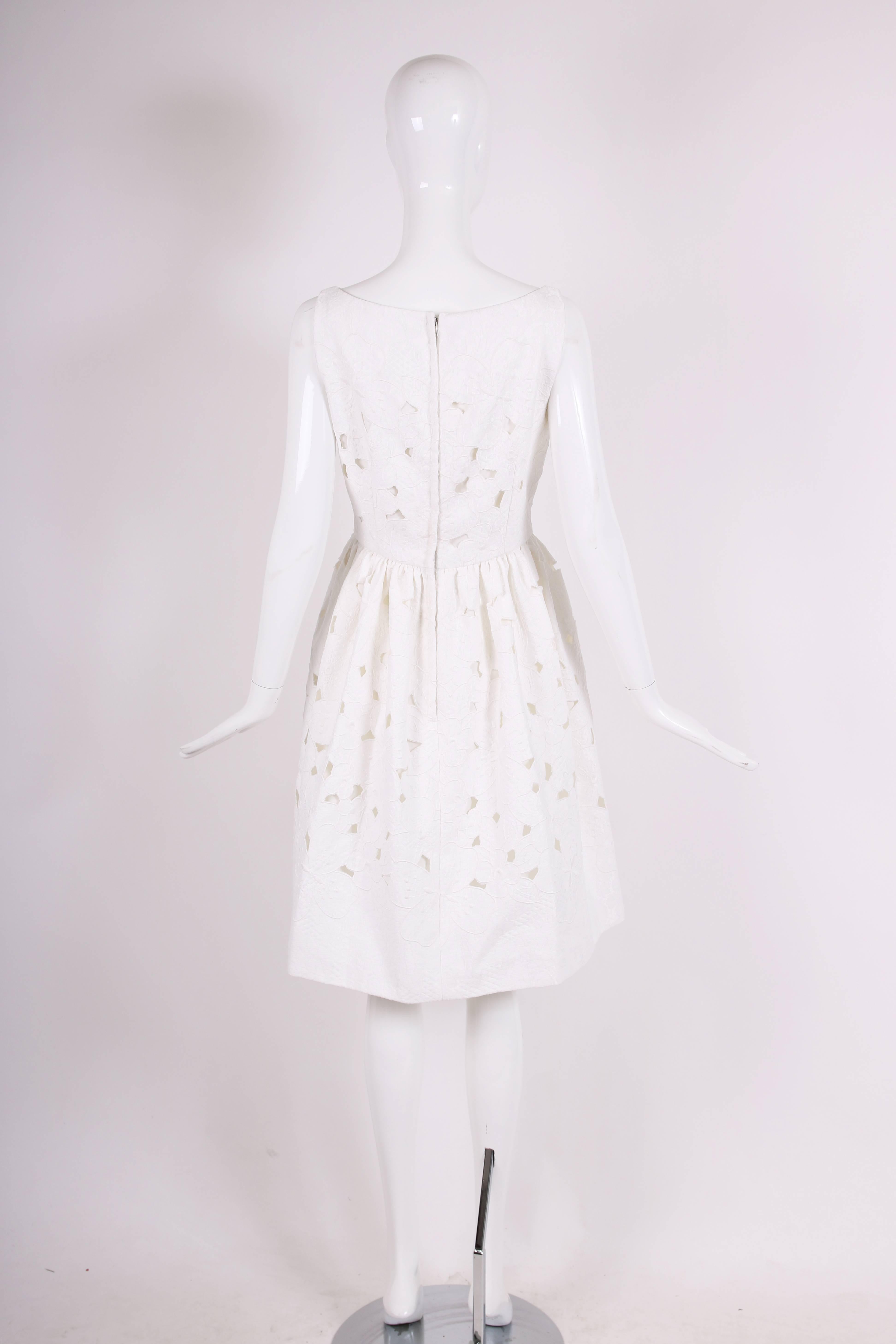 2013 Dolce & Gabbana White Sleeveless Floral Cutout Day Dress - NWT In Excellent Condition In Studio City, CA