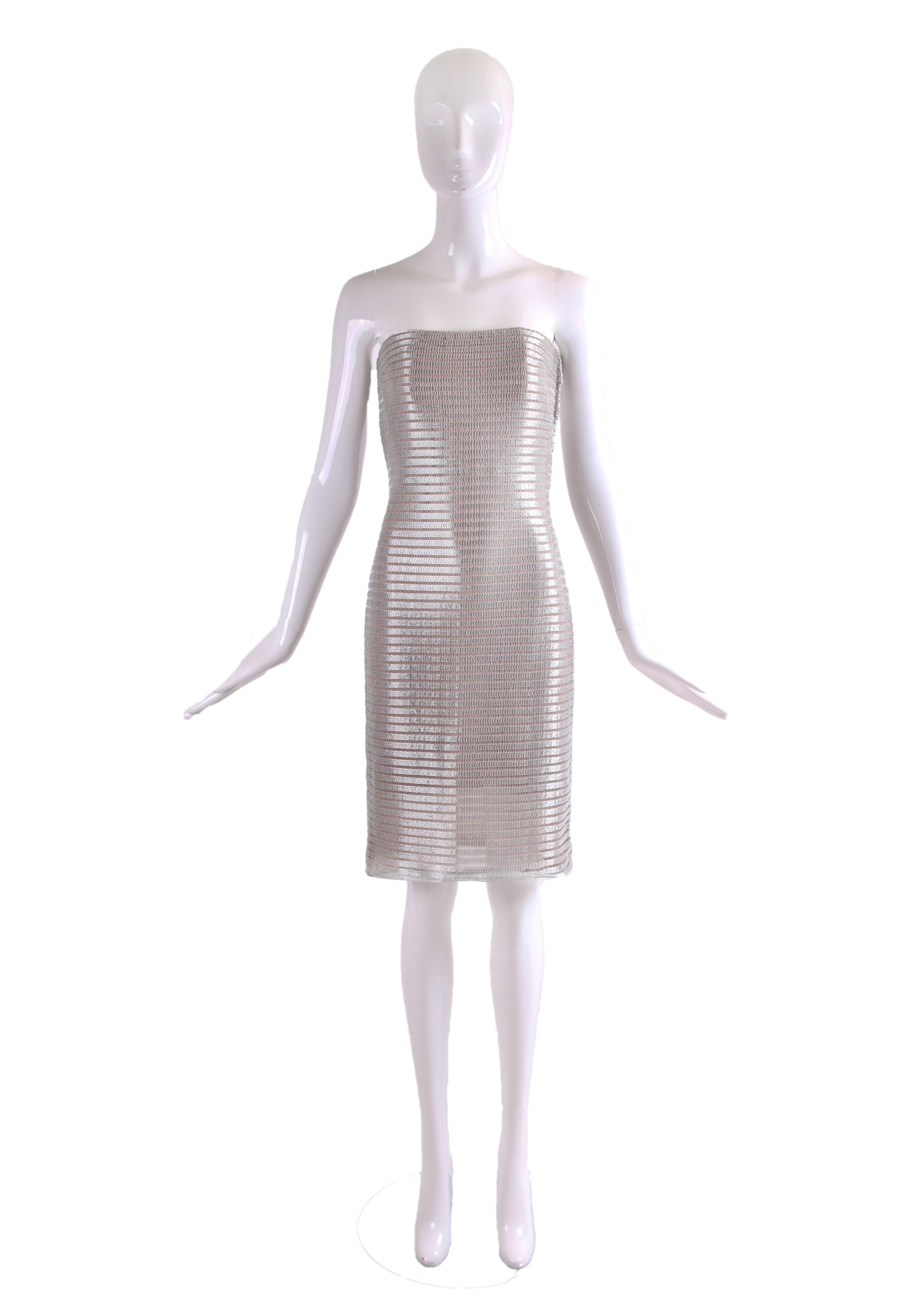 1990's Calvin Klein collection silver mesh strapless cocktail dress lined with nude colored silk. In excellent condition - no size tag please consult measurements.
MEASUREMENTS:
Bust - 34"
Waist - 26"
Hips - 36"
Length - 32.5"