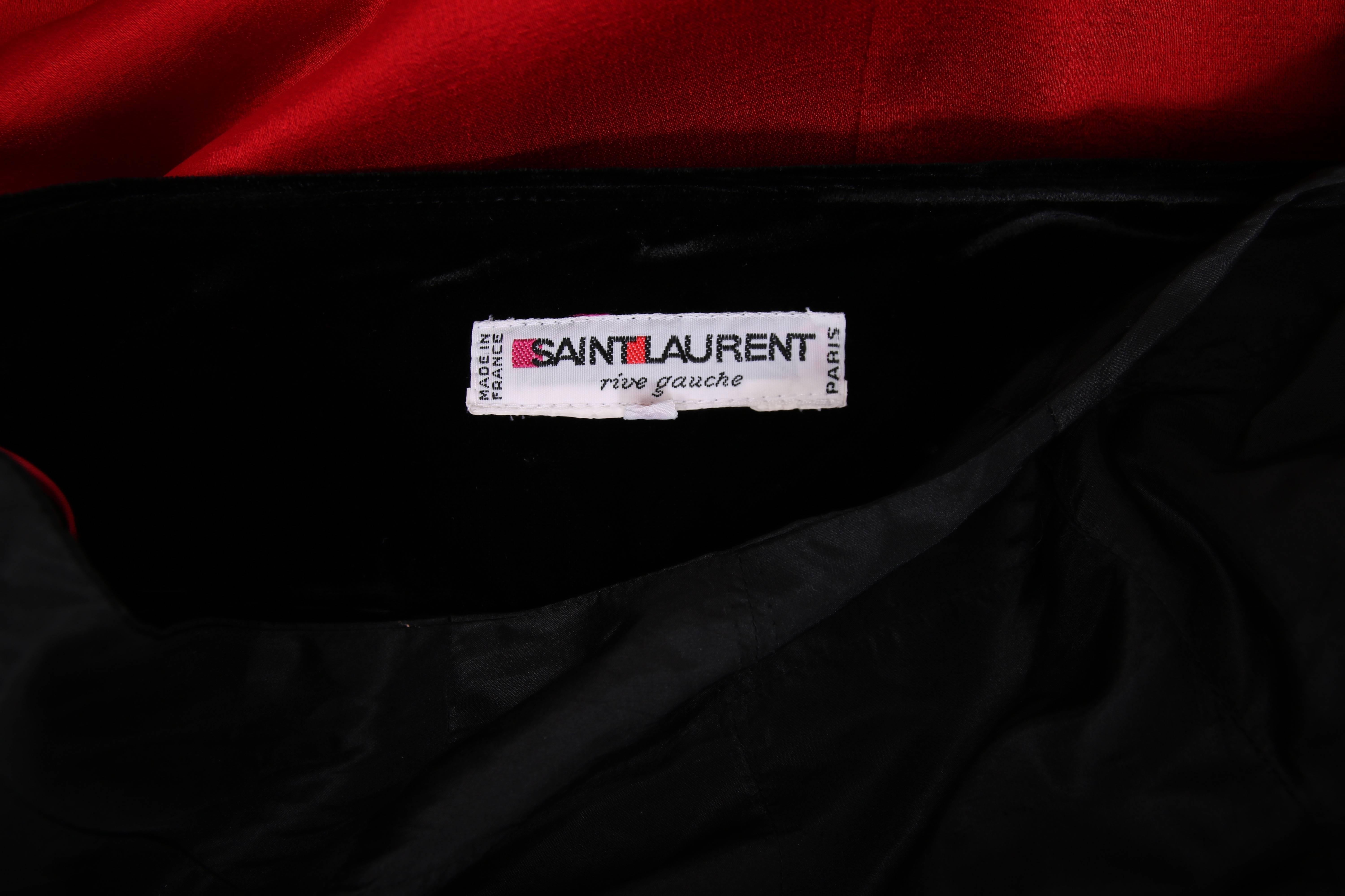 Yves Saint Laurent YSL Vestido rojo sin tirantes con banda de terciopelo negro en el pecho 2