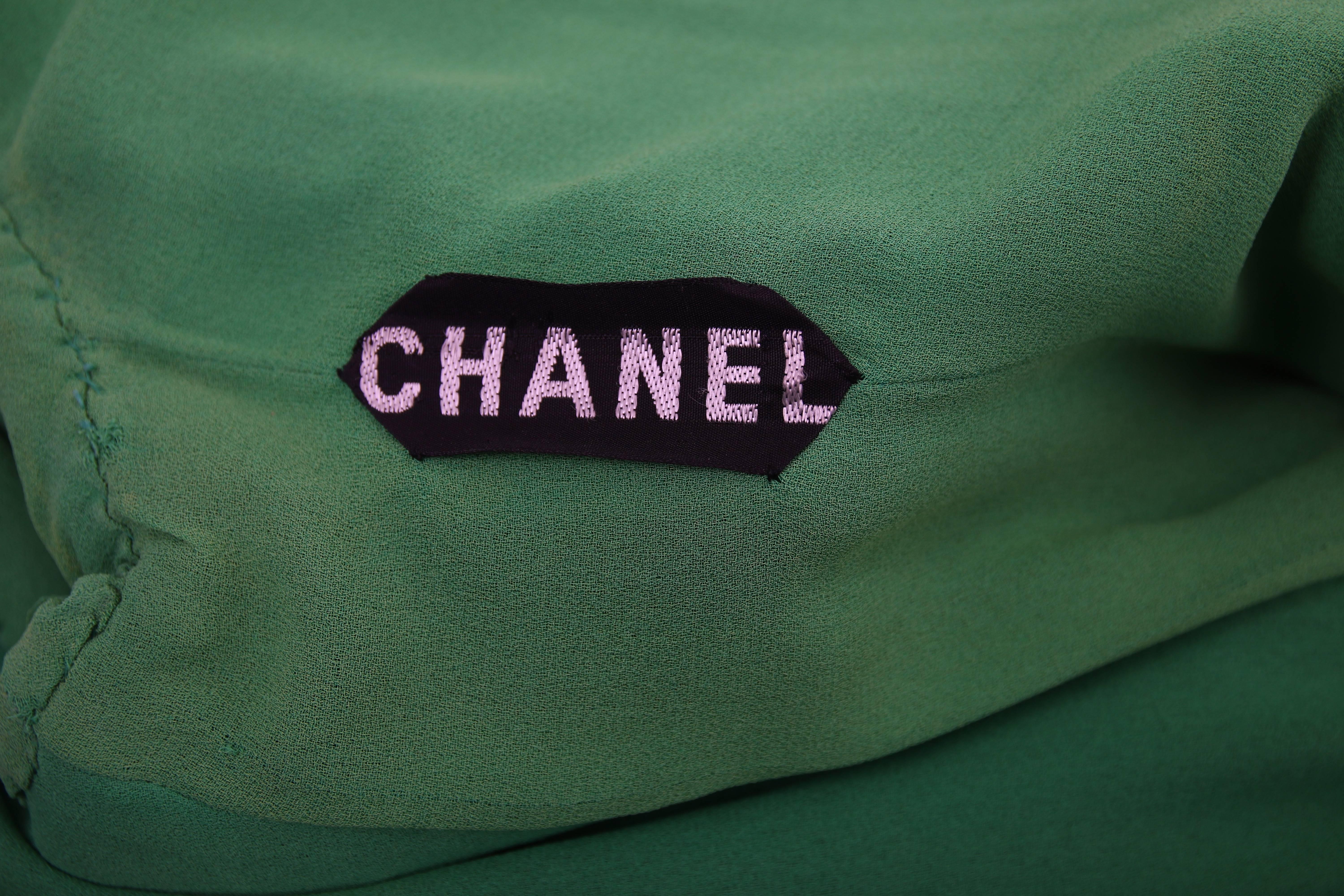 1989 Chanel Haute Couture Black Wool Crepe Dress w/Green Silk Lining No.68184 In Good Condition In Studio City, CA