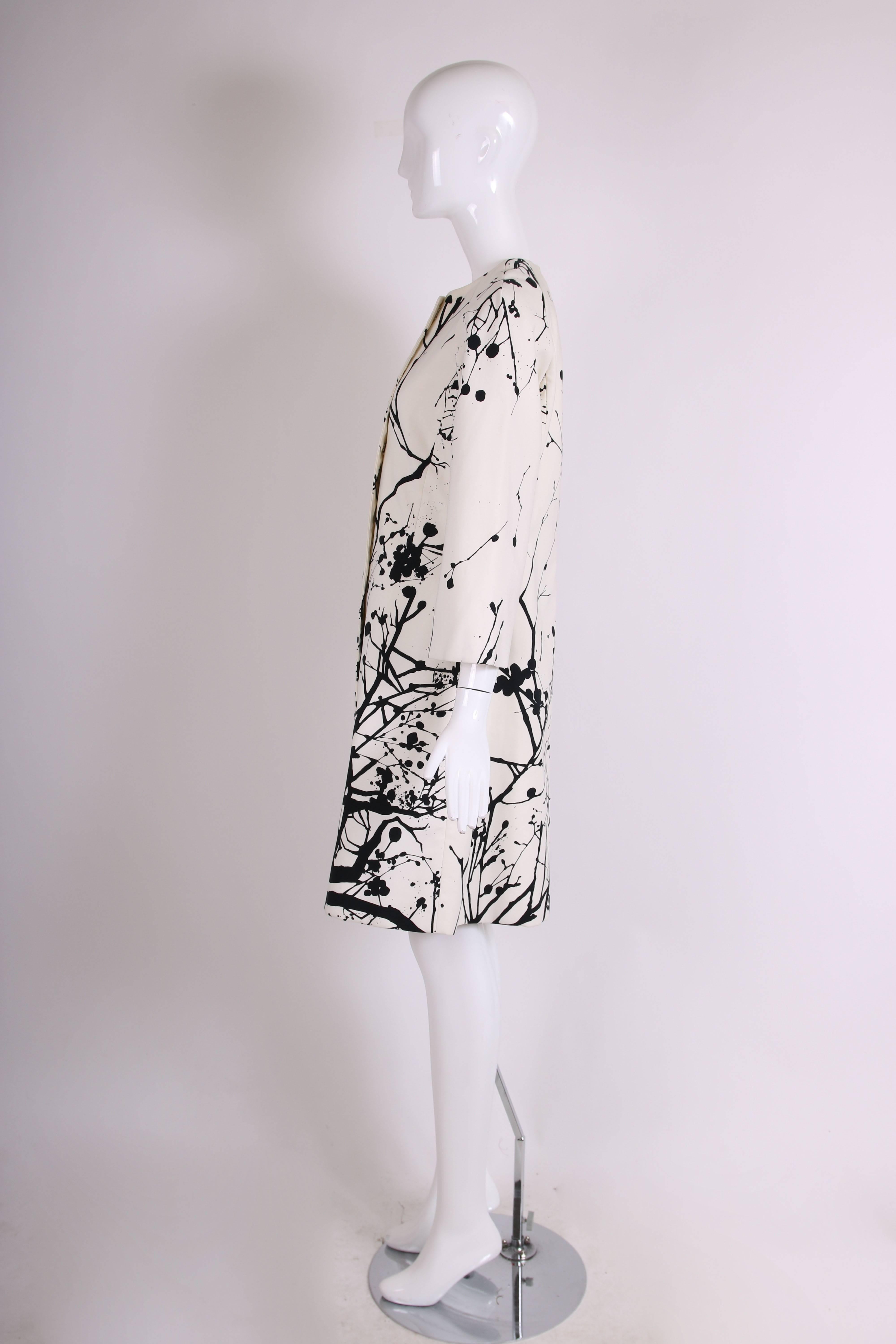 Tuleh Black & White Abstract Splatter Print Coat with 3/4 Sleeves In Excellent Condition In Studio City, CA
