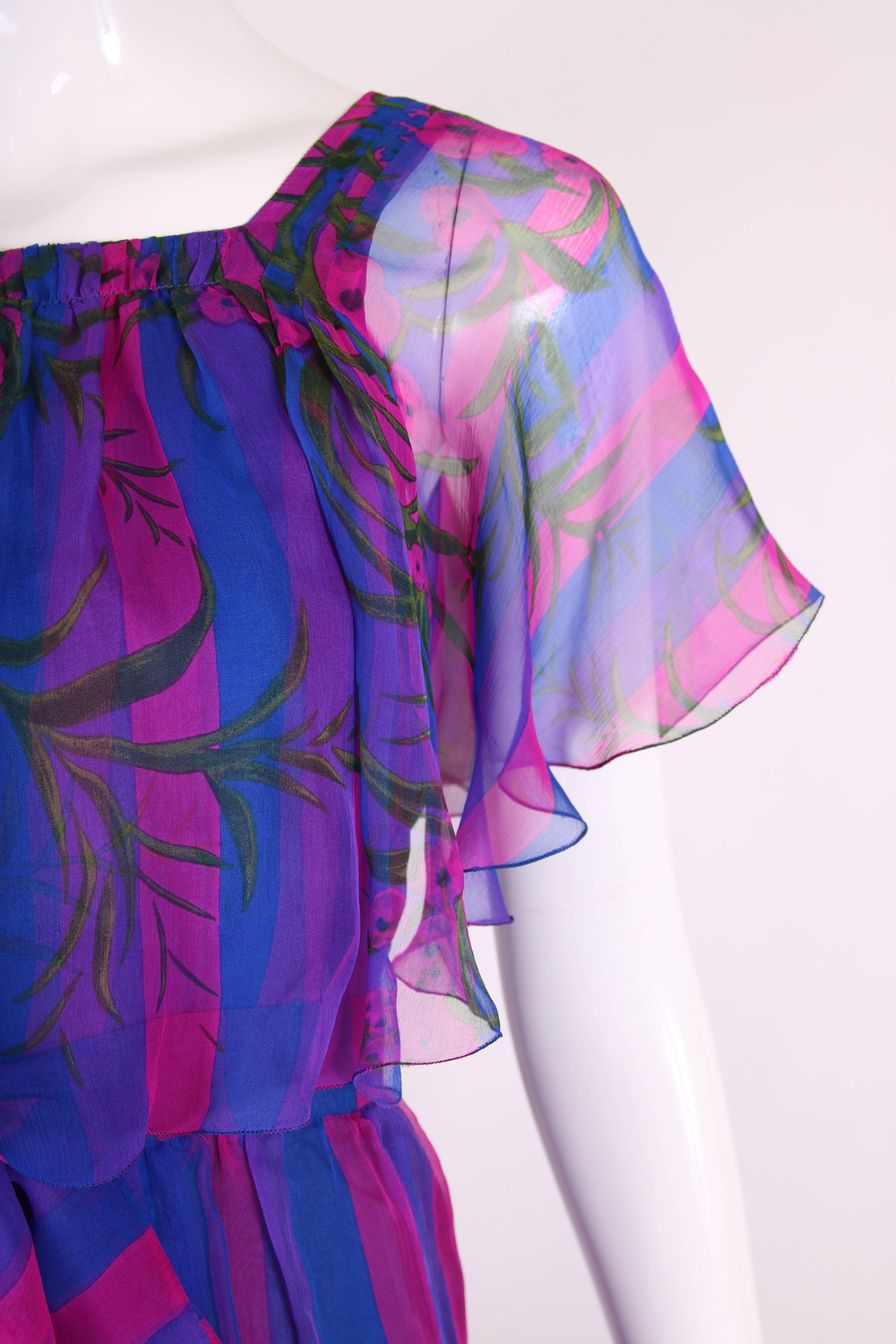 Unlabeled Couture - Robe longue sans manches en mousseline de soie à fleurs et rayures en vente 1
