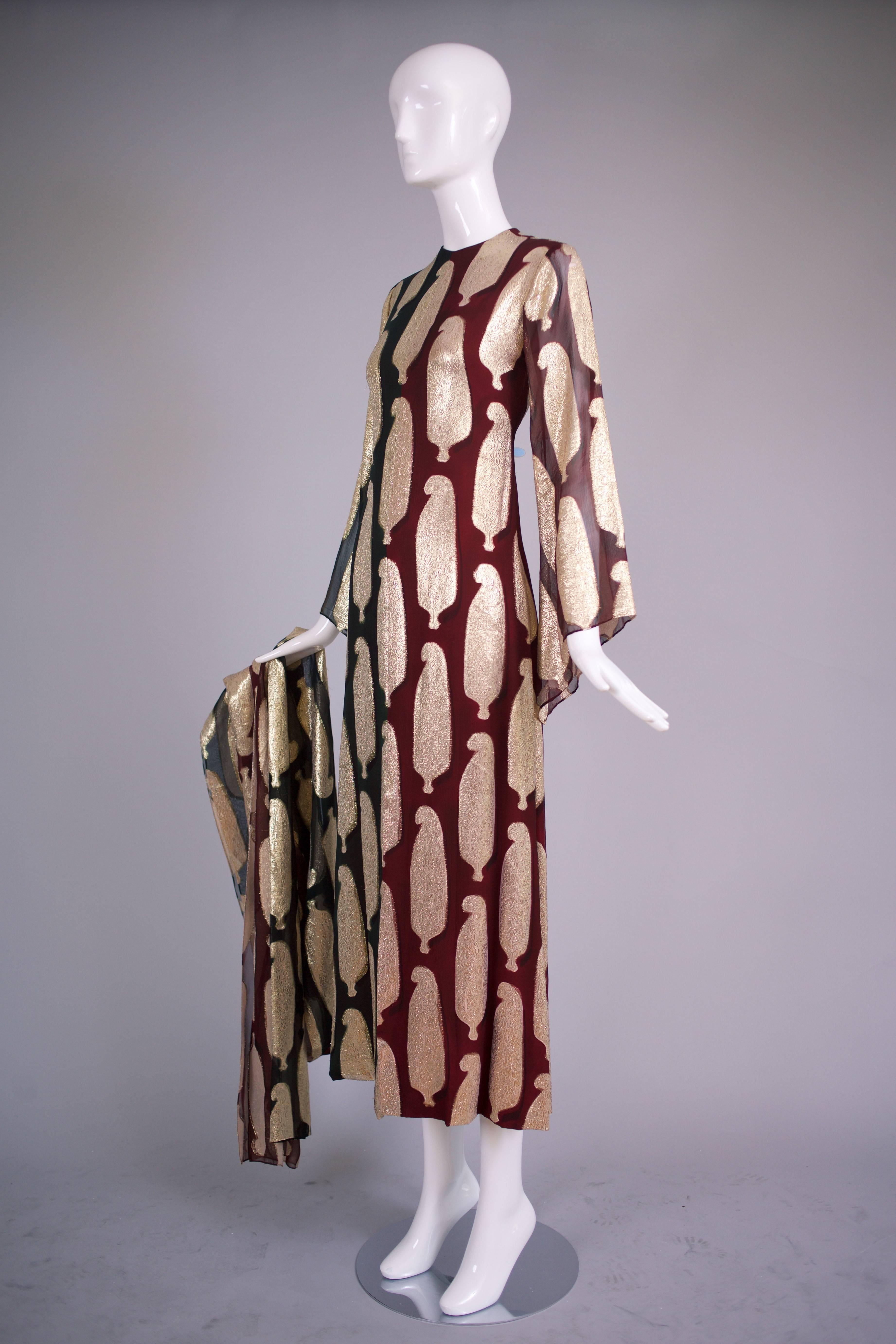 1971 Bill Blass Silk & Gold Lame Oversized Paisley Print Gown w/Matching Scarf In Excellent Condition In Studio City, CA
