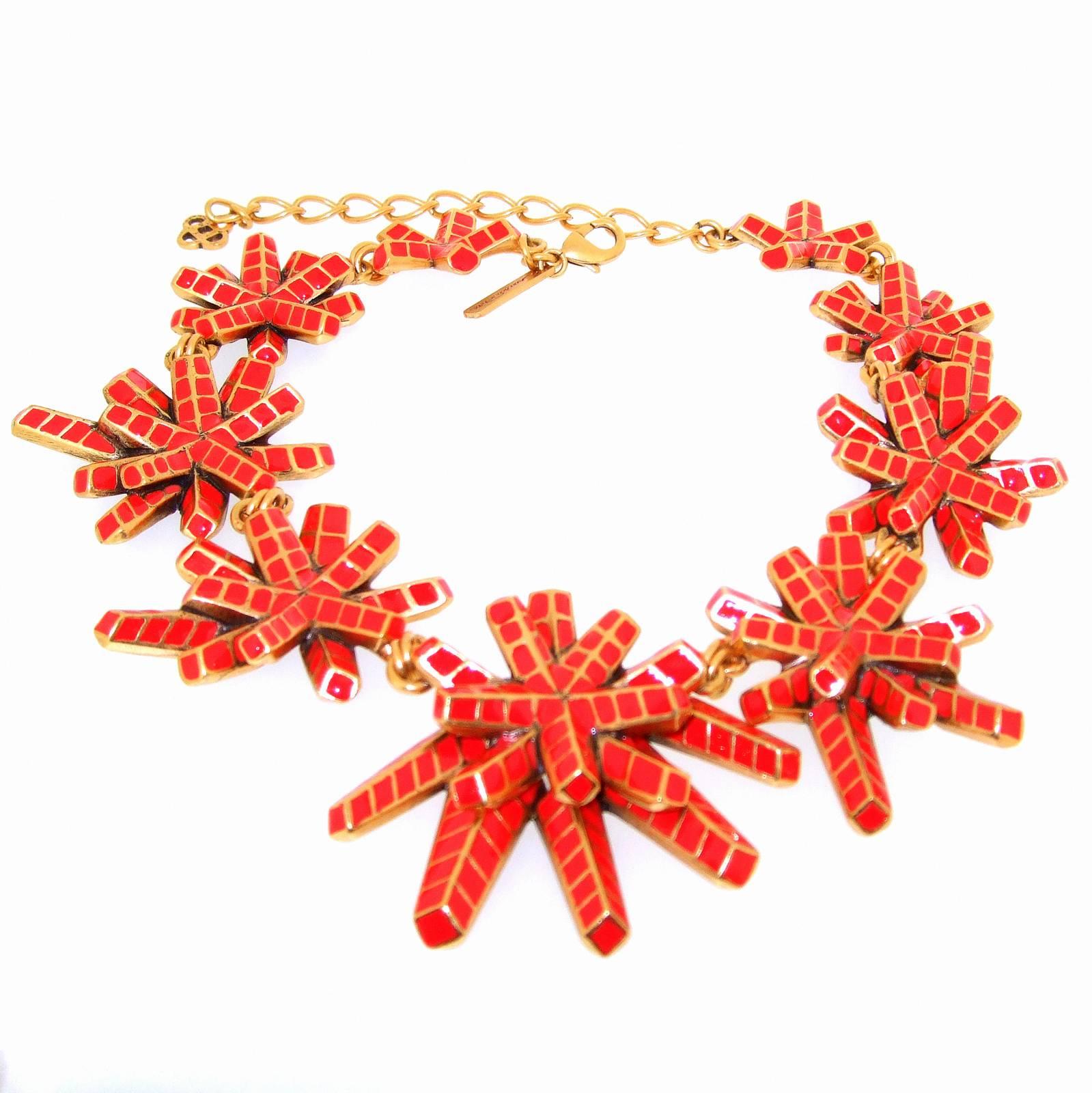 A stunning statement 3D starburst necklace by couture designer Oscar De La Renta. Red enamel on high quality costume metal.

Measures 16-21inches long. With an adjustable chain for length. Main necklace is 15