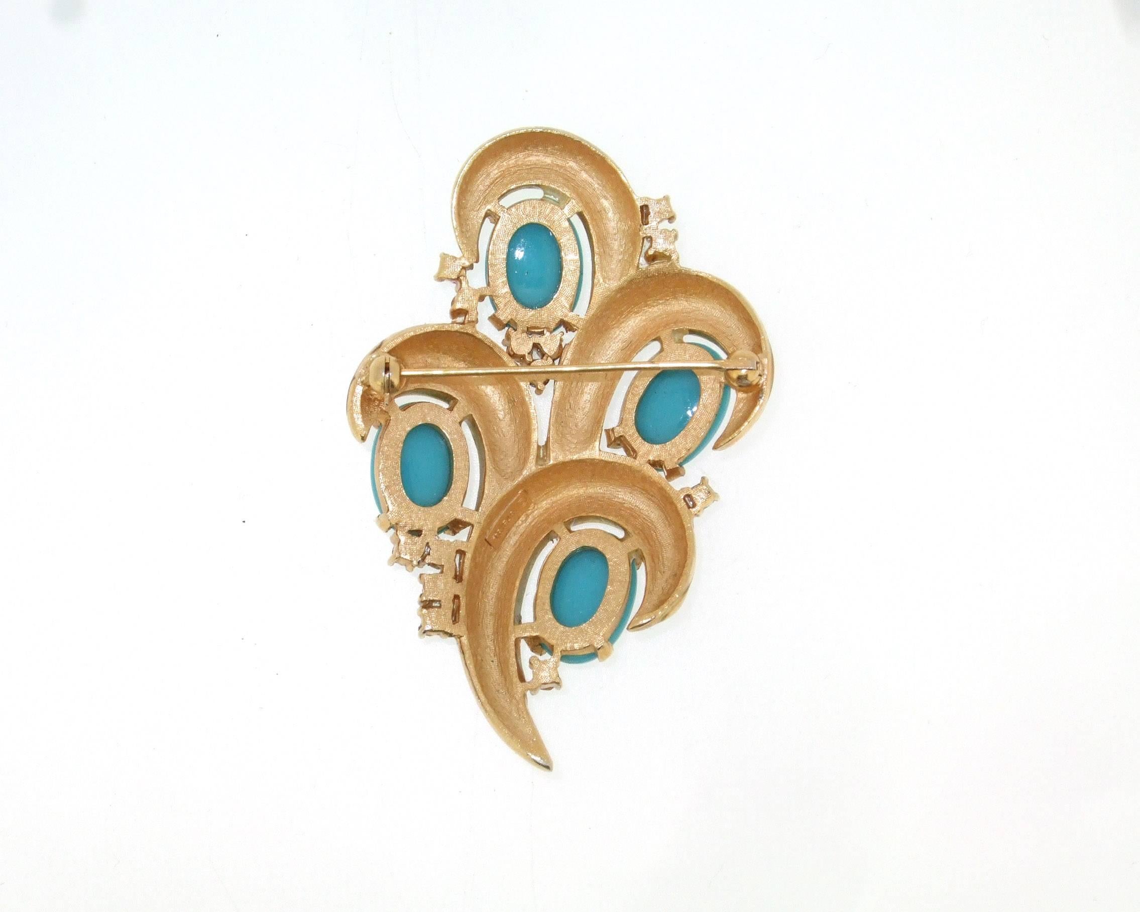 Vintage White Enamel and Turquoise Brooch by Trifari L'Orient Collection 1968 In Excellent Condition In London, GB