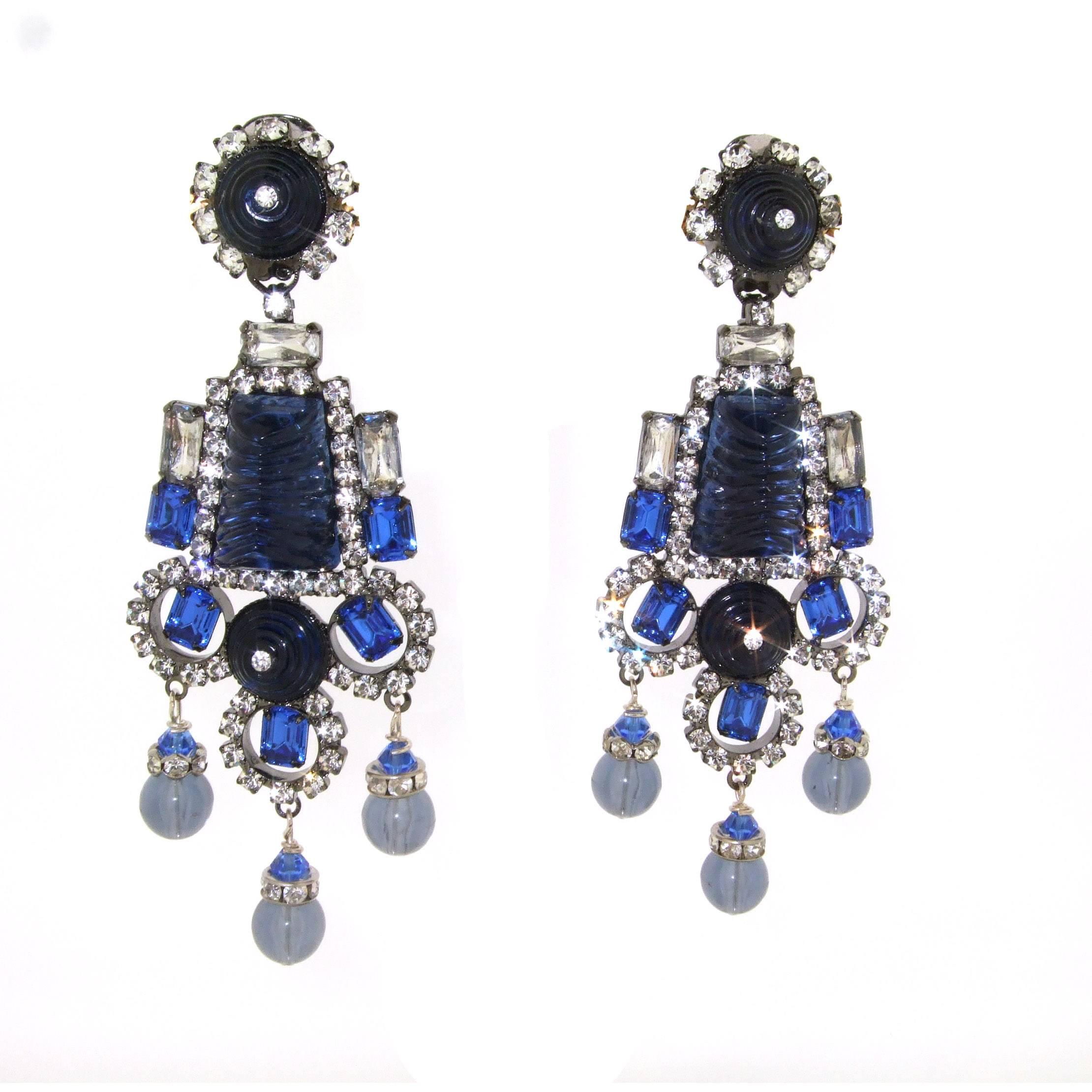 A fabulous pair of statement clip on earrings by Lawrence 'Larry' Vrba. Vintage glass and crystal set in antiqued metal.

They measure 10.6 cm drop by 2cm wide at the top, 3.9cm wide lower down at the widest point. 
